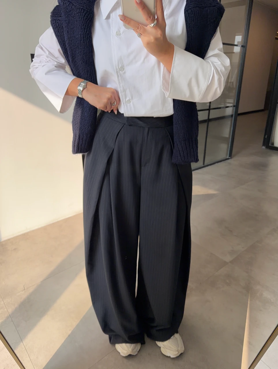 ÖNÜ PENSLİ GENİŞ PAÇA ÇİZGİLİ LACİVERT PANTOLON