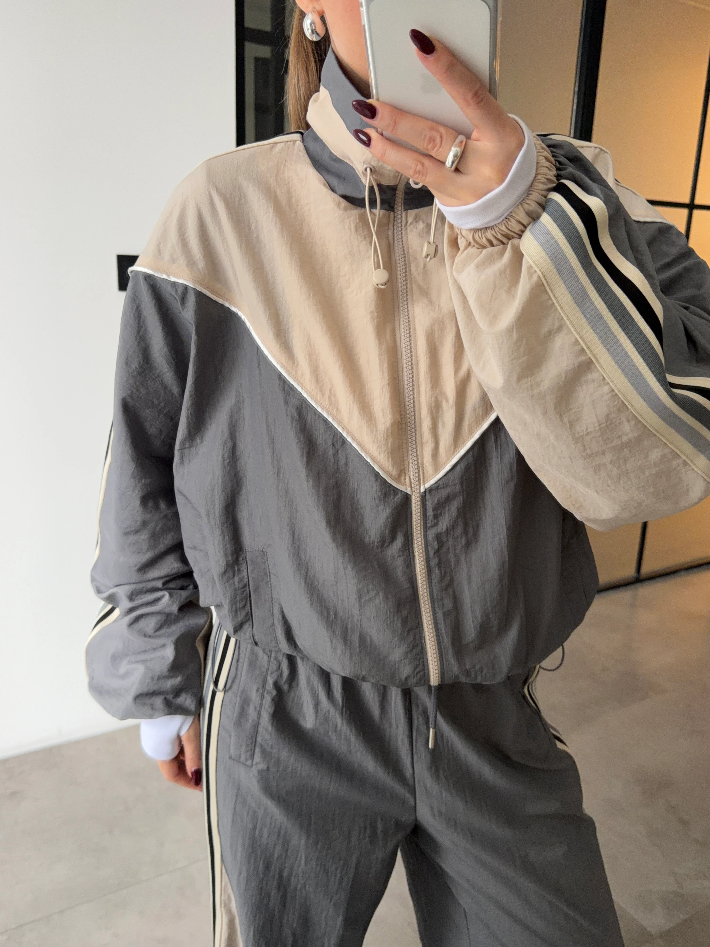 PARAŞÜT KUMAŞ ŞERİT DETAYLI EŞOFMAN TAKIMI