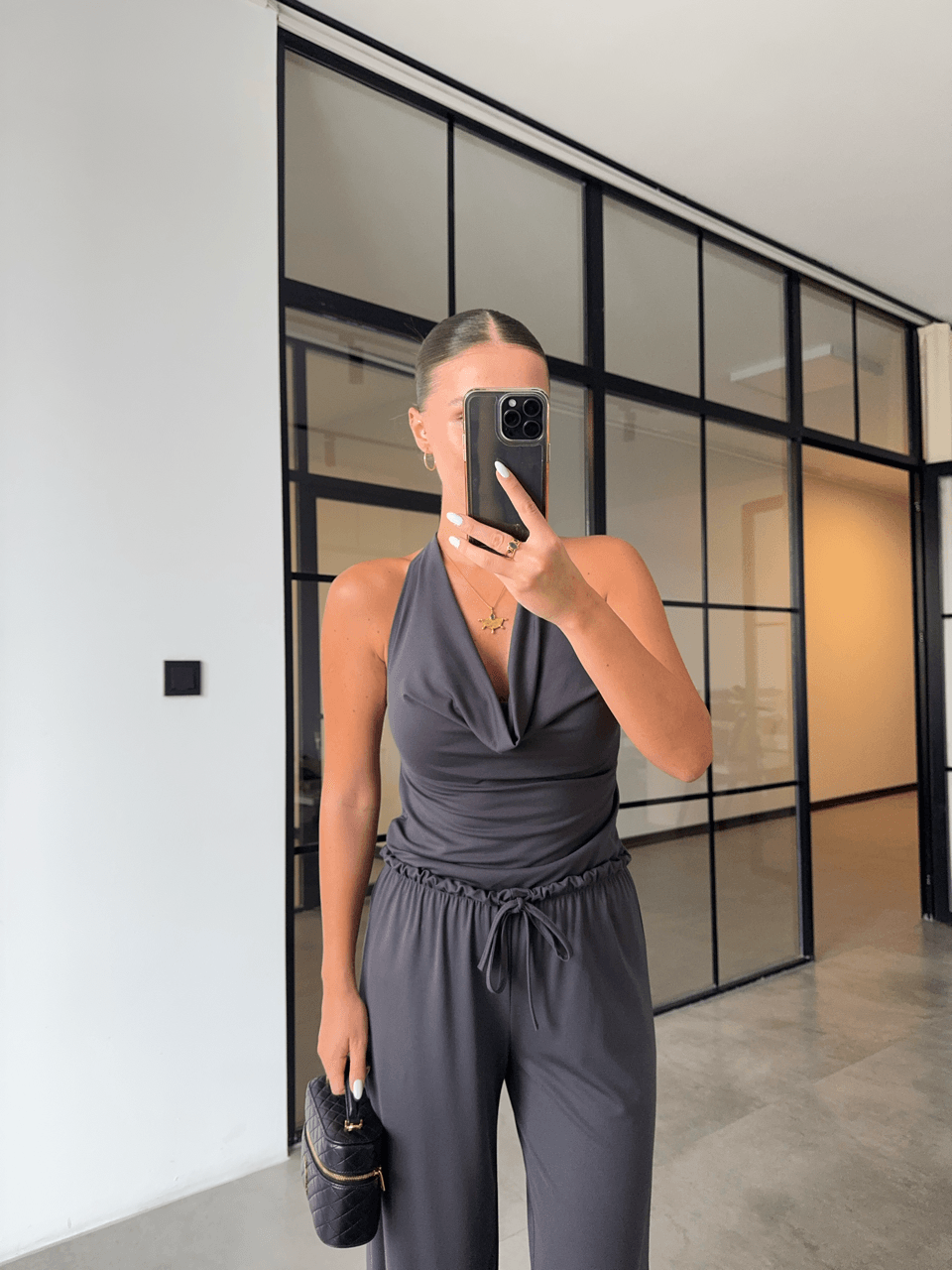 ANTRASİT HALTER YAKA DÖKÜMLÜ BLUZ PANTOLON MODAL TAKIM
