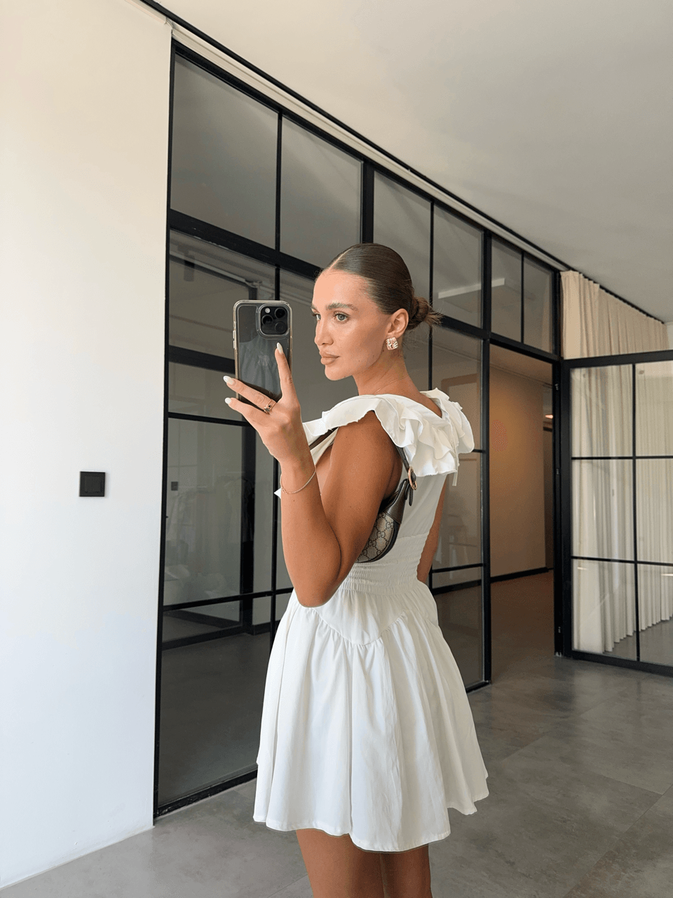 WHITE MINI DRESS WITH FRILL COLLAR