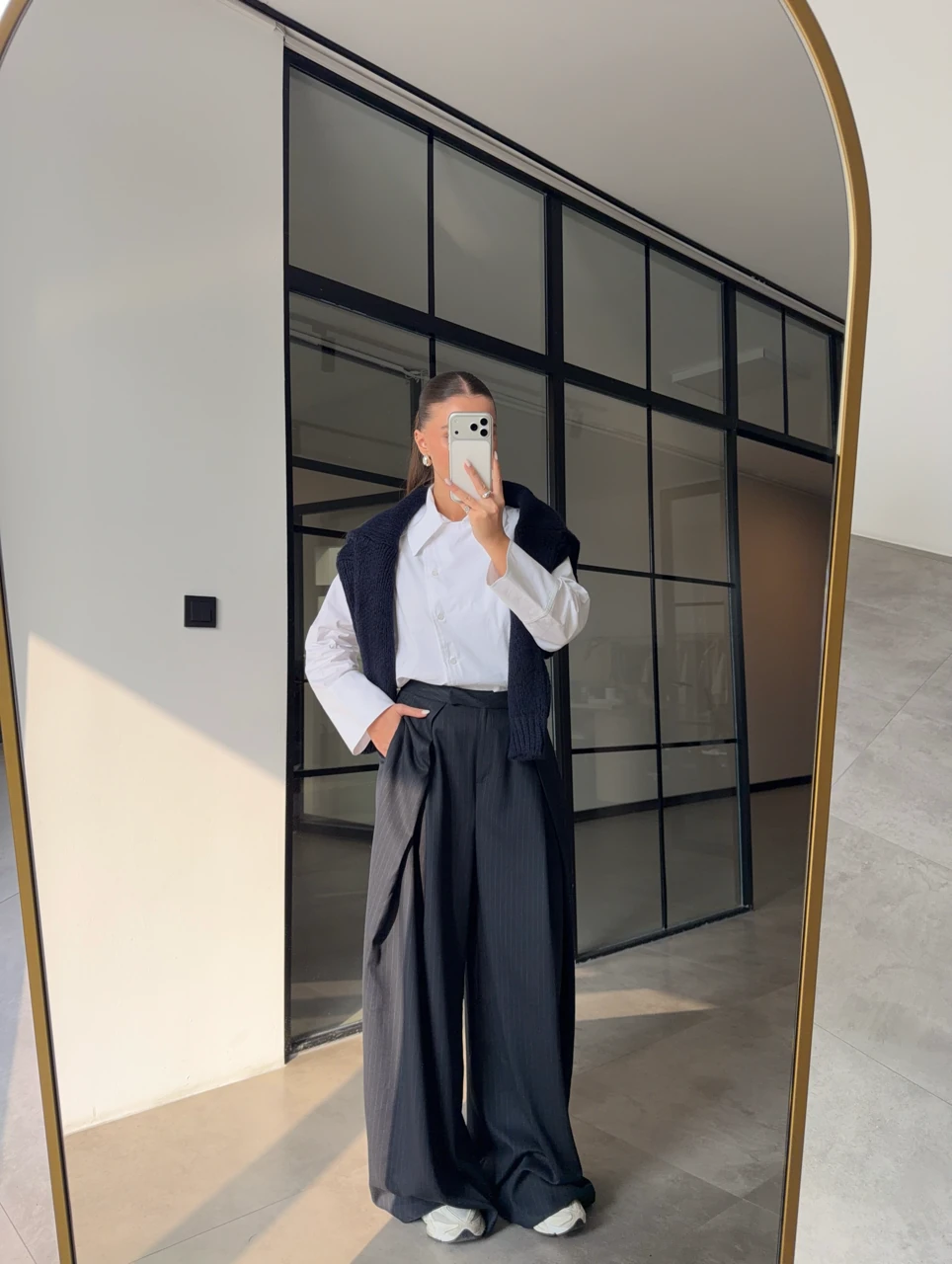 ÖNÜ PENSLİ GENİŞ PAÇA ÇİZGİLİ LACİVERT PANTOLON