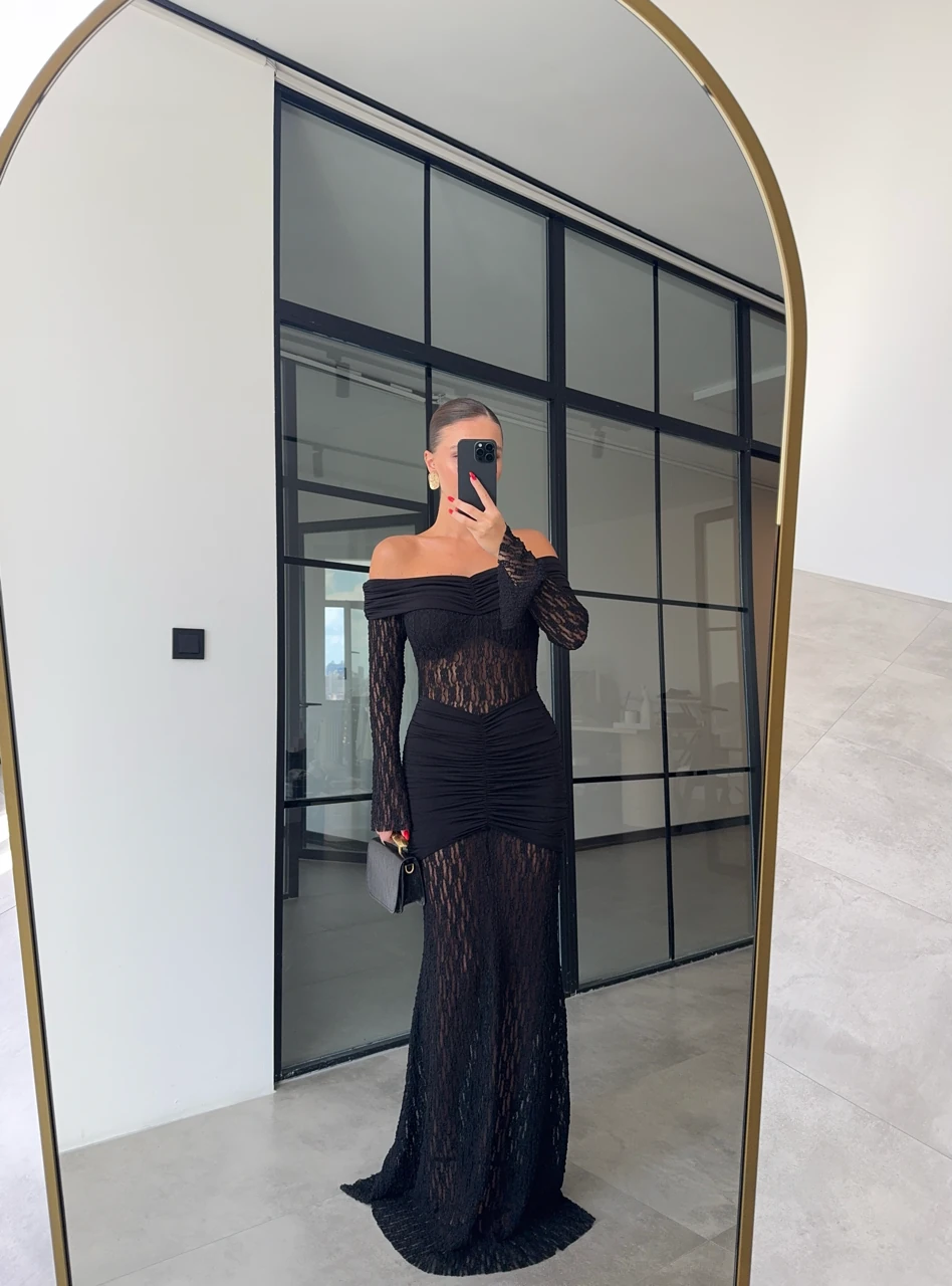 MADONNA YAKA DRAPELİ SİYAH DANTEL ELBİSE