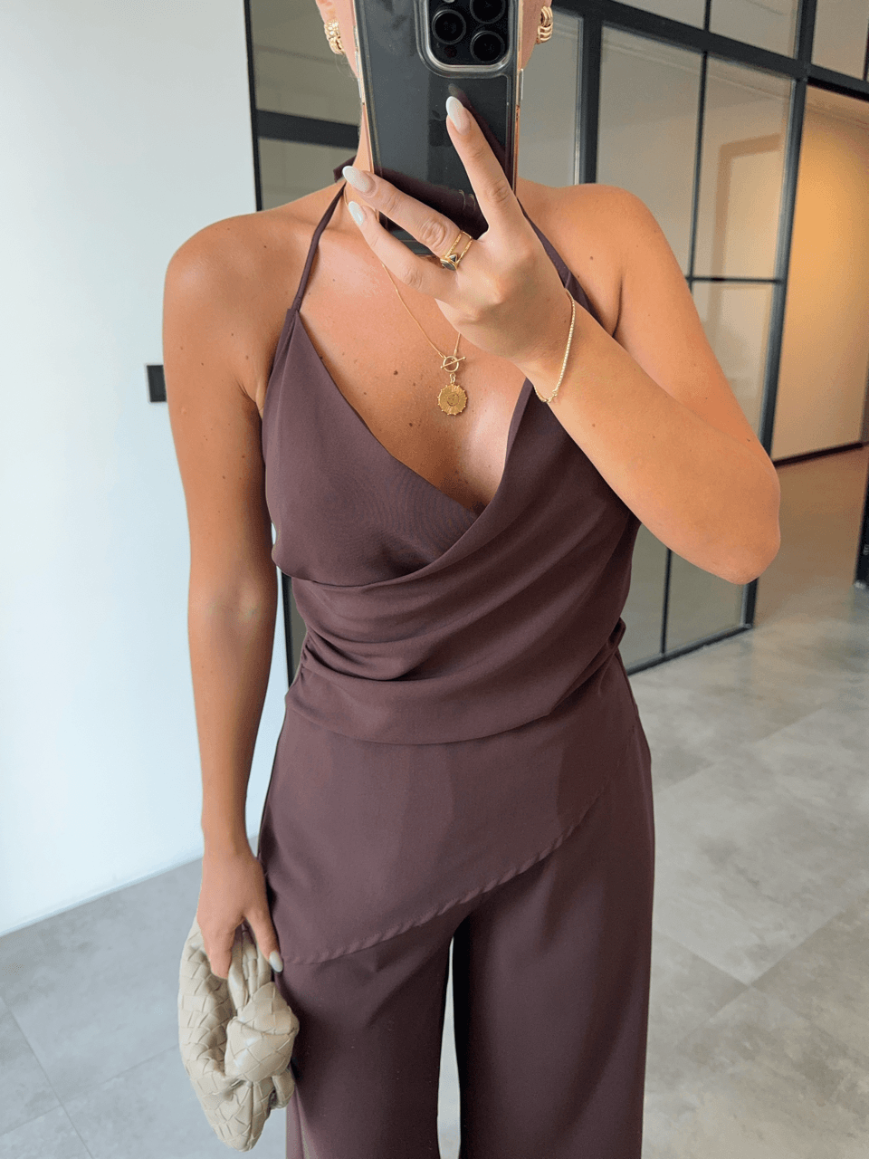 CROSSOVER ASYMMETRIC BLOUSE TROUSERS BROWN SET