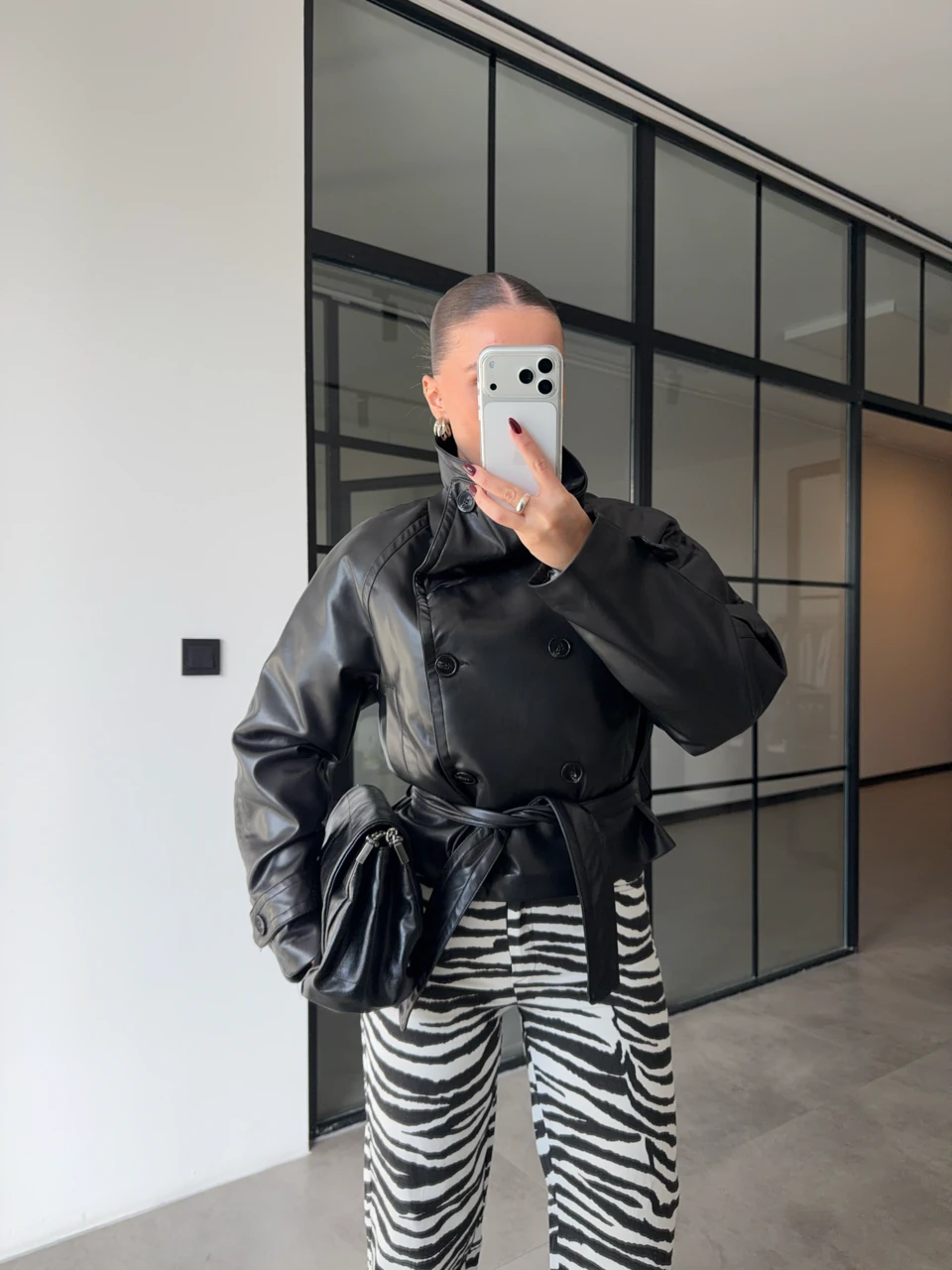 DİK YAKA DERİ KISA TRENÇKOT