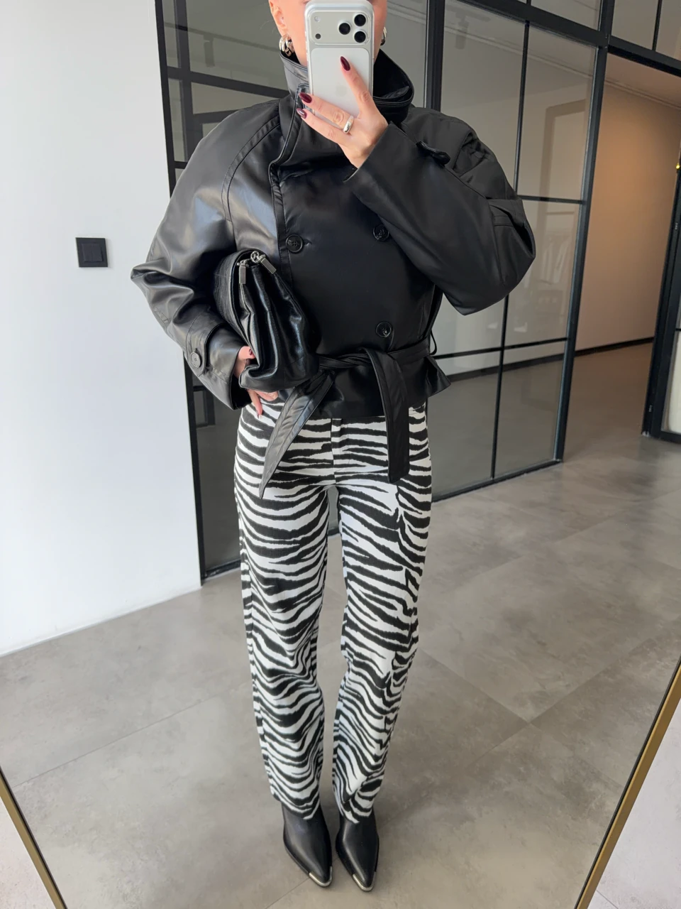 DİK YAKA DERİ KISA TRENÇKOT