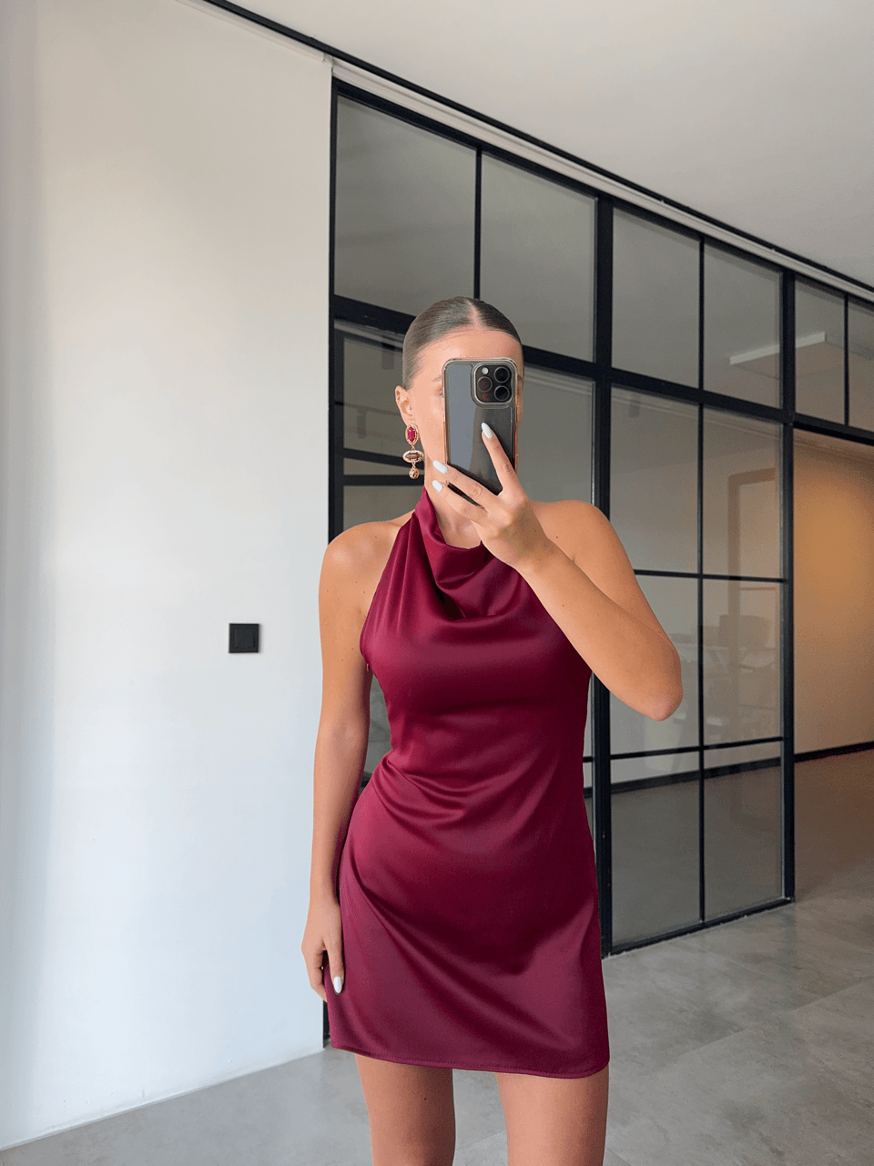 BOYUNDAN BAĞLAMALI BORDO SATEN ELBİSE