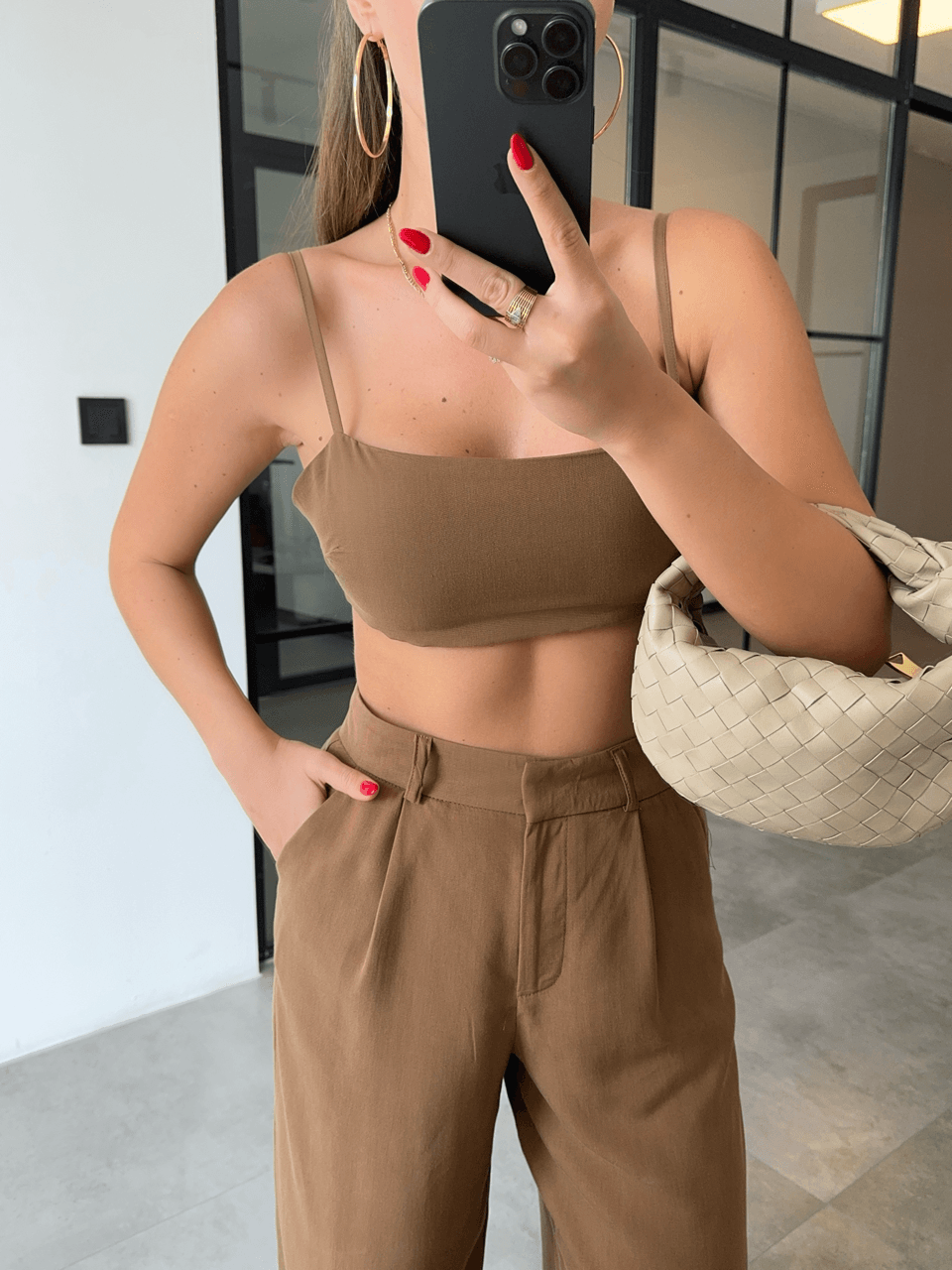 TENCEL ASKILI KAHVERENGİ CROP