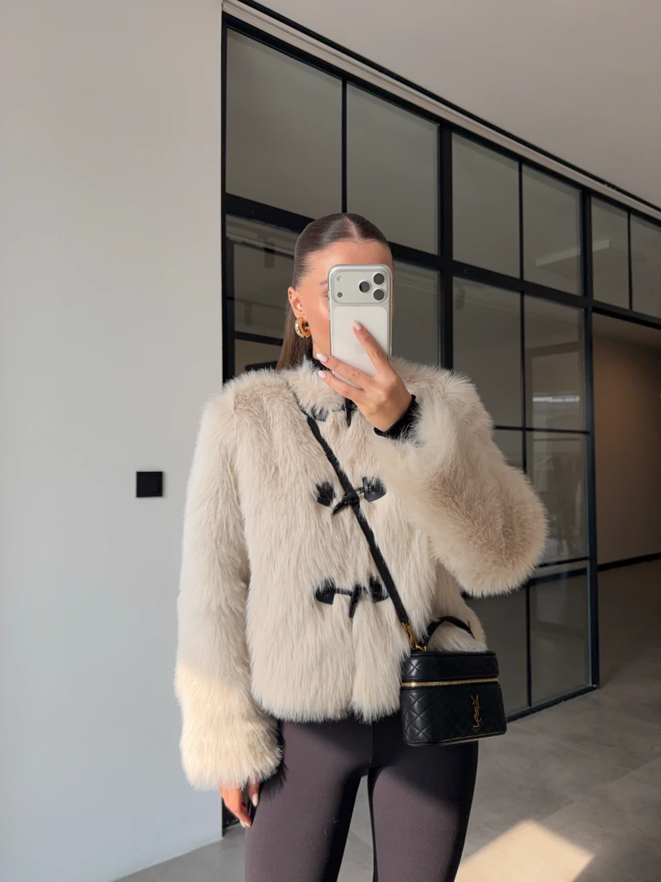 DERİ AKSESUARLI CROP KÜRK - Taş