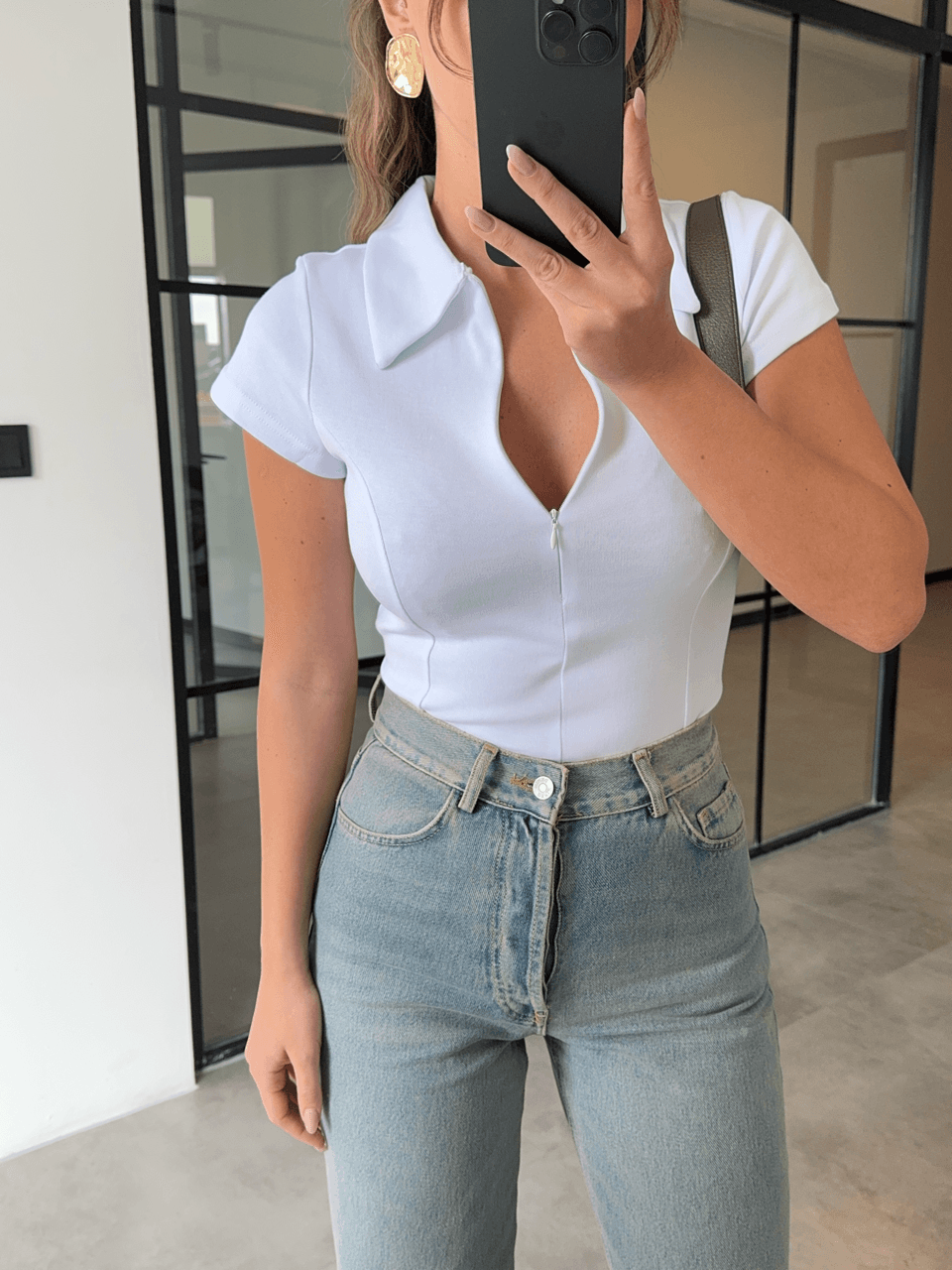 POLO YAKA FERMUARLI BEYAZ T-SHİRT 