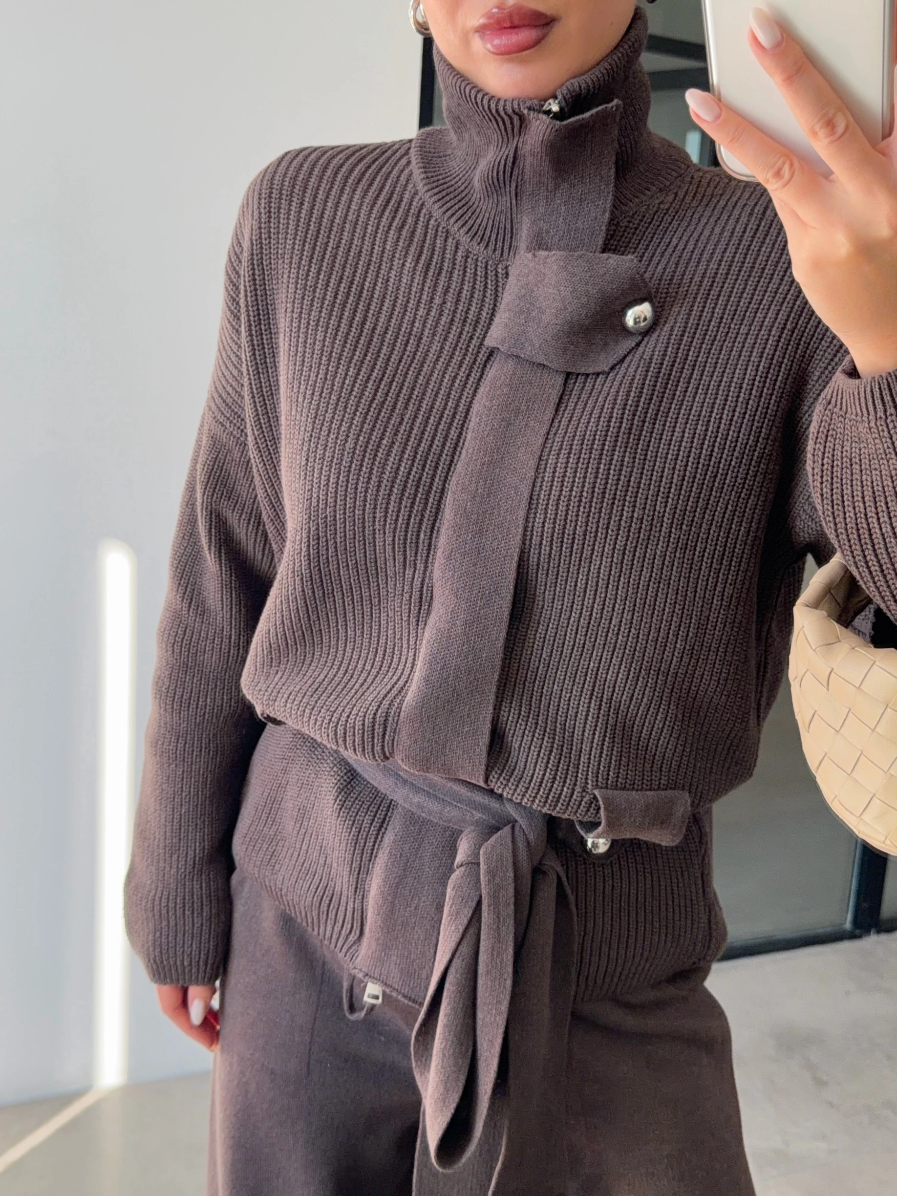 DİK YAKALI KUŞAKLI VİZON TRİKO TAKIM