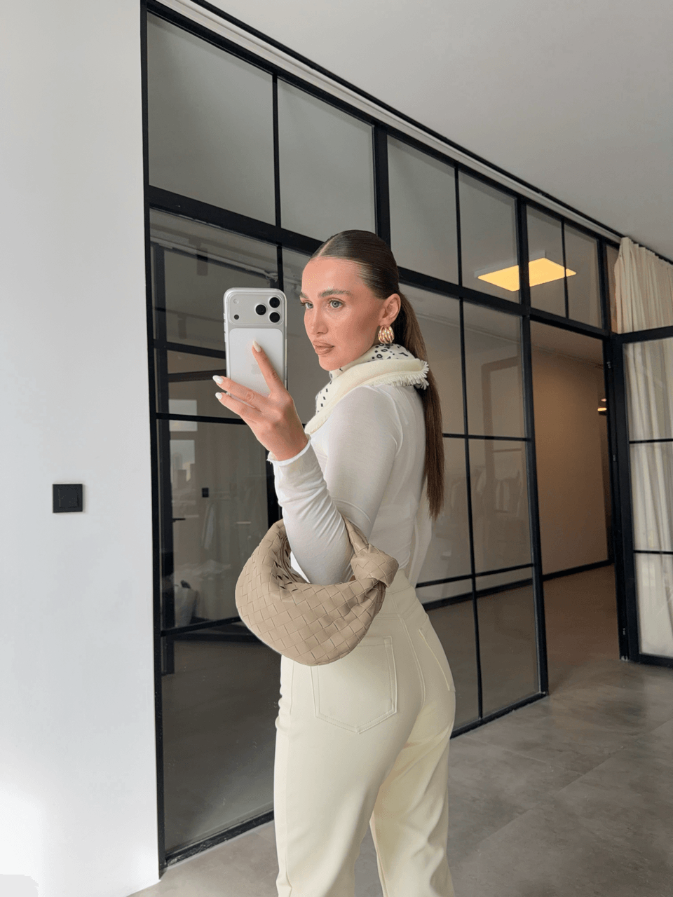 YÜKSEK BEL EKRU DERİ PANTOLON