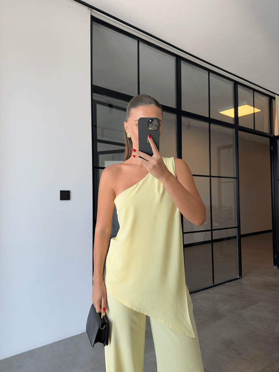 TEK OMUZ BLUZ PANTOLON SARI ŞİFON TAKIM