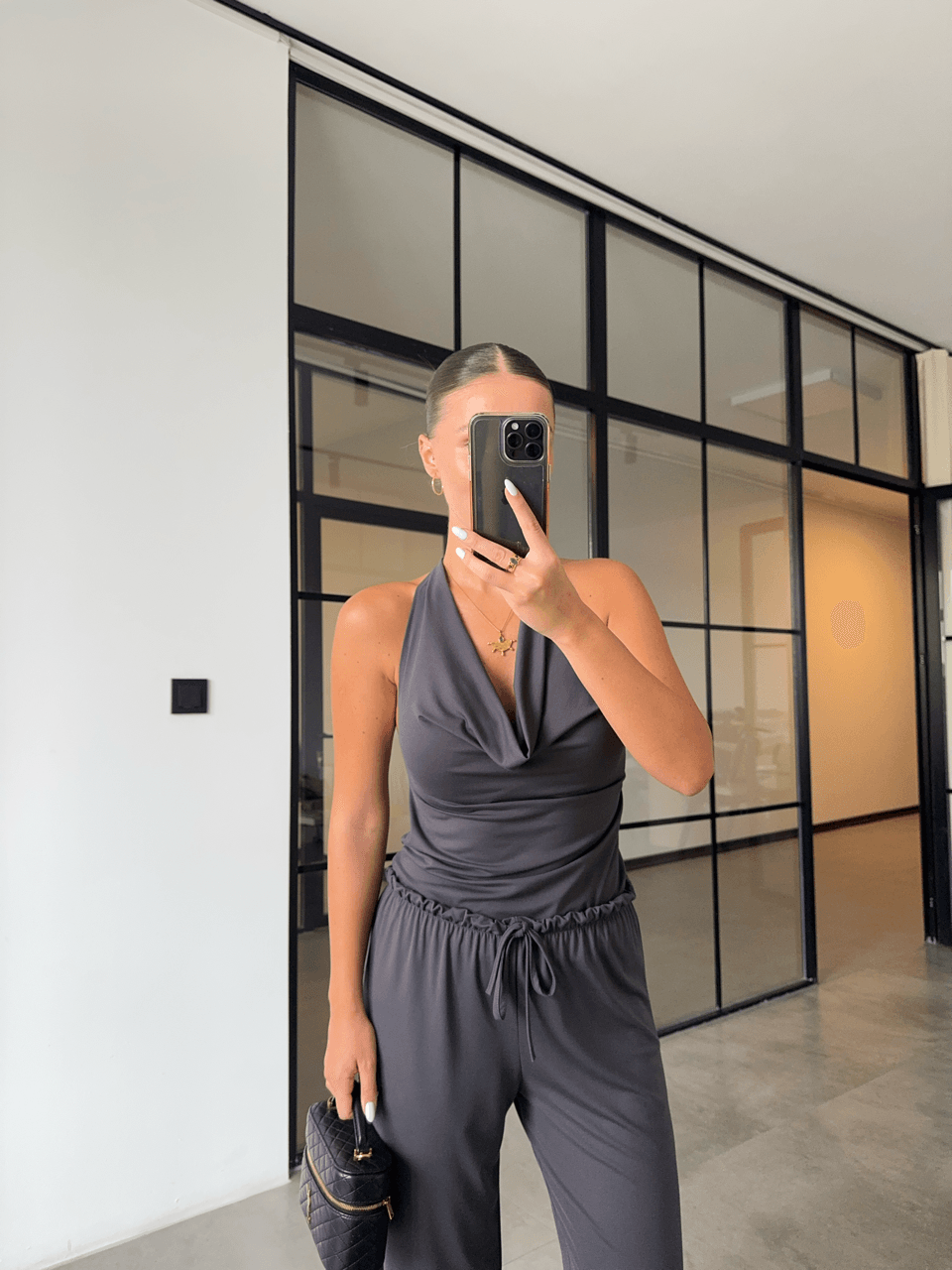 ANTRASİT HALTER YAKA DÖKÜMLÜ BLUZ PANTOLON MODAL TAKIM