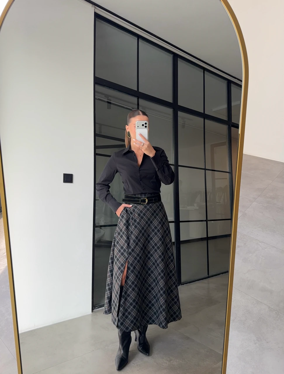 SÜET KEMERLİ YIRTMAÇLI SİYAH EKOSE ETEK