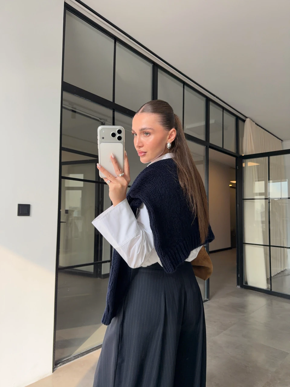 ÖNÜ PENSLİ GENİŞ PAÇA ÇİZGİLİ LACİVERT PANTOLON