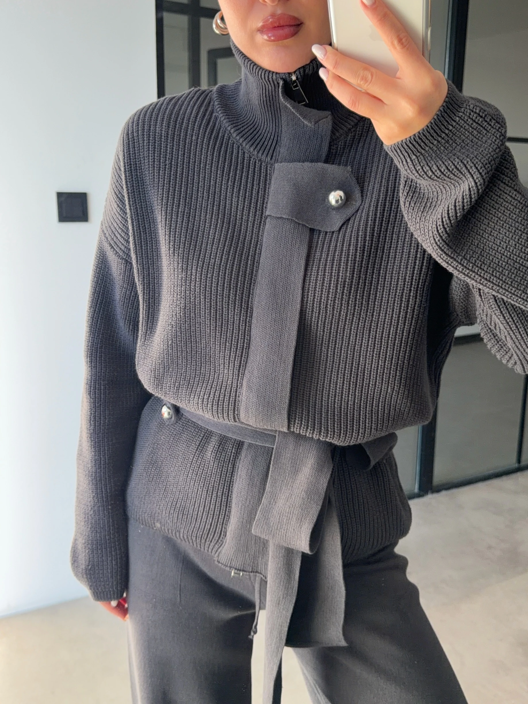 DİK YAKALI KUŞAKLI ANTRASİT TAKIM