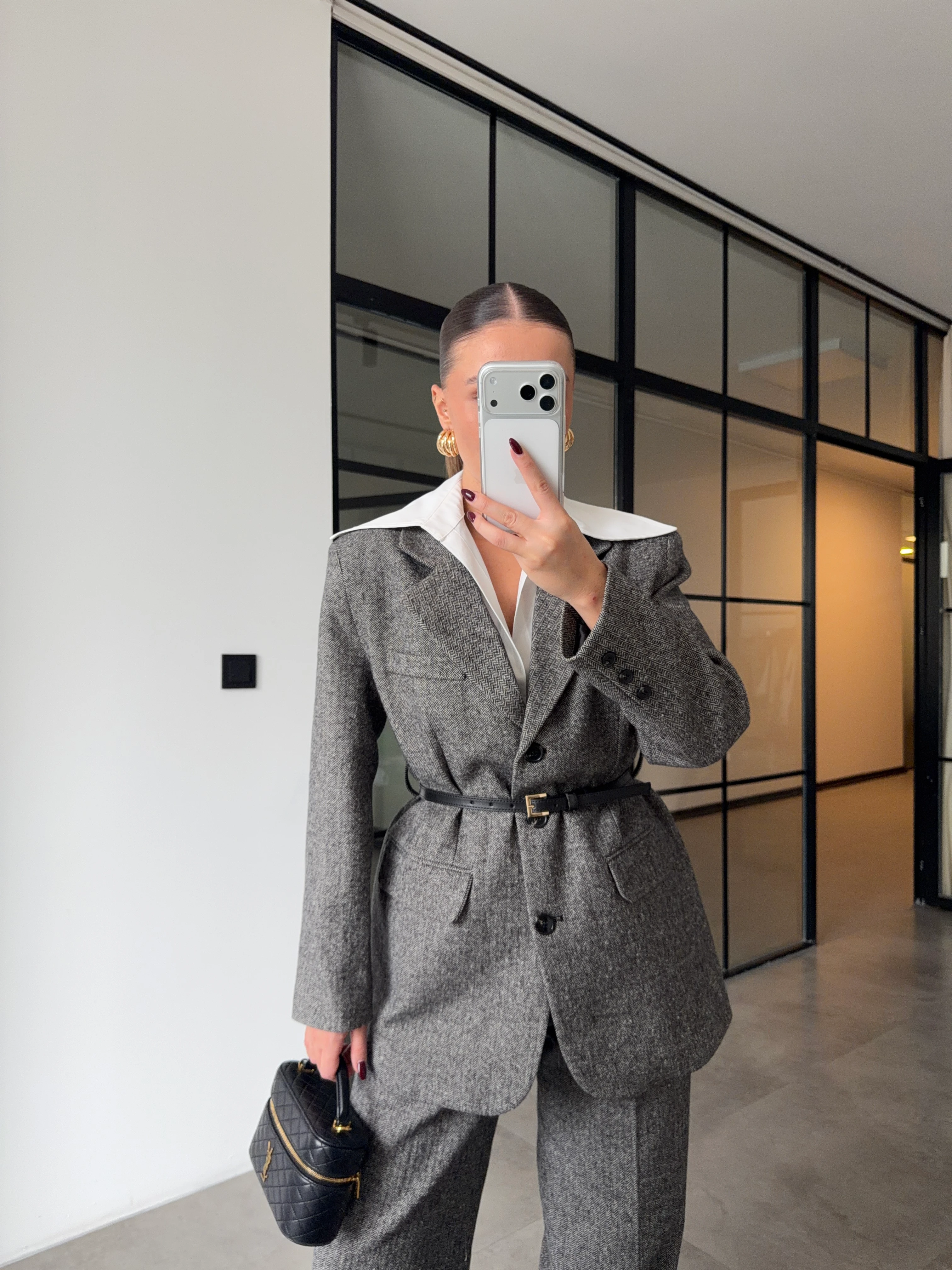 GÖMLEK YAKALI KEMERLİ KAŞE CEKET PANTOLON TAKIM