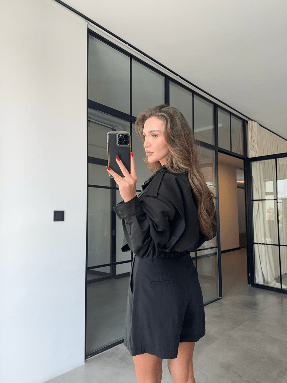 SİYAH TENCEL BERMUDA ŞORT