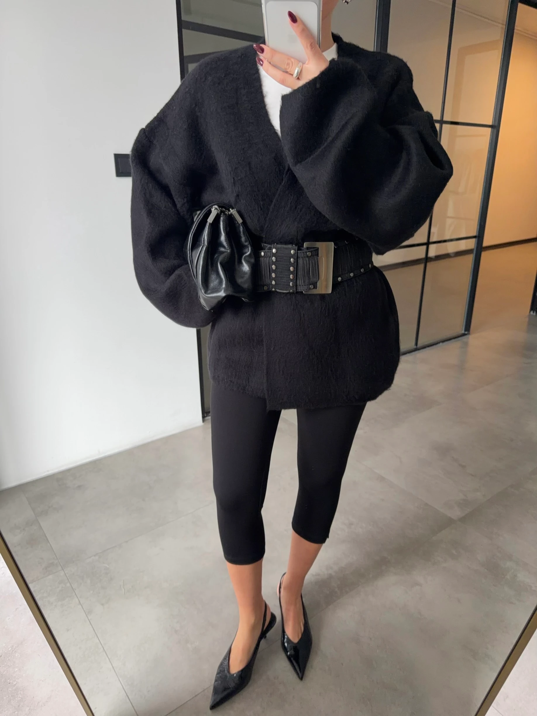 YANI YIRTMAÇLI SİYAH KAPRİ TAYT