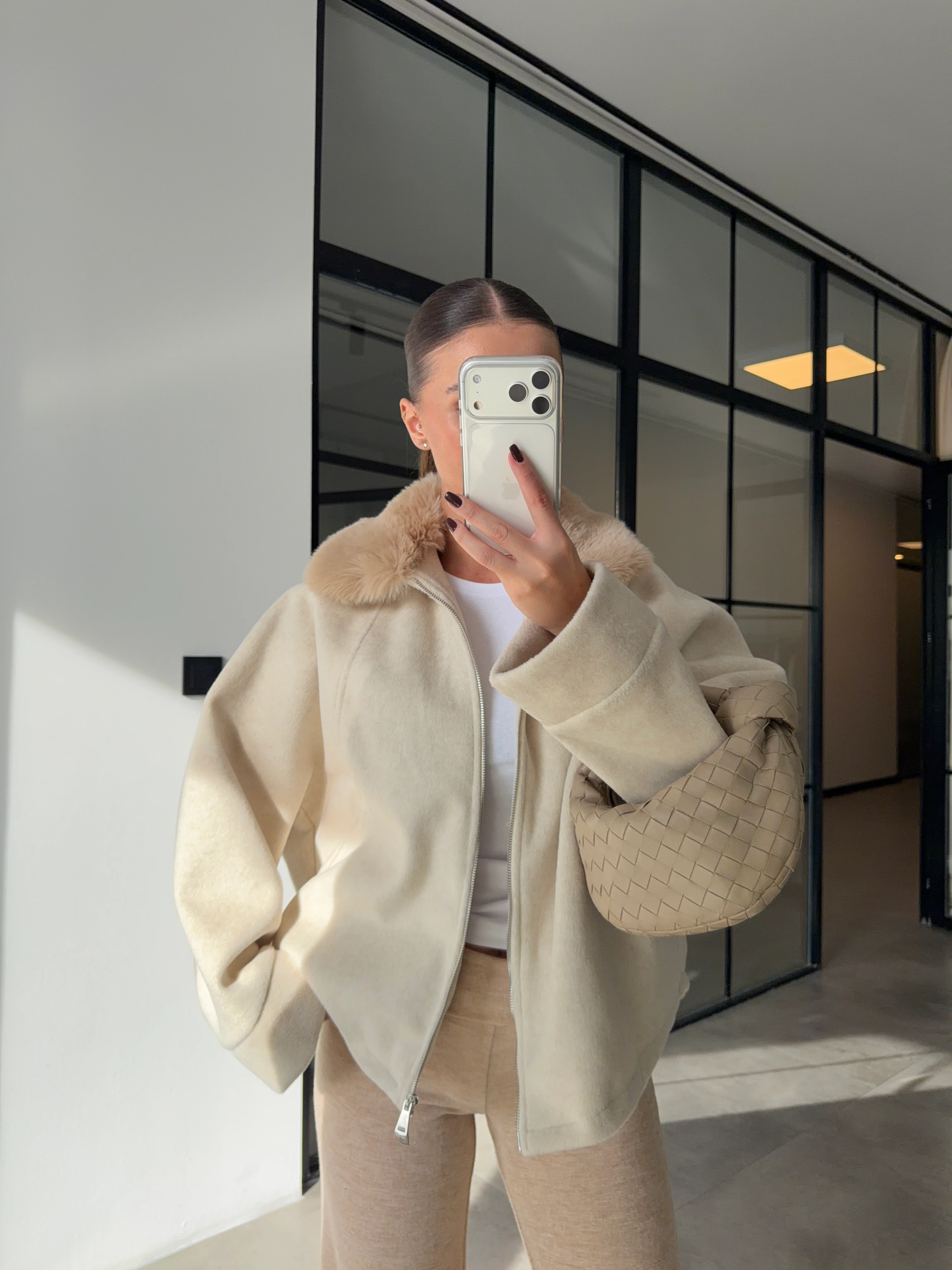 YAKASI KÜRKLÜ KAŞE CEKET - Taş