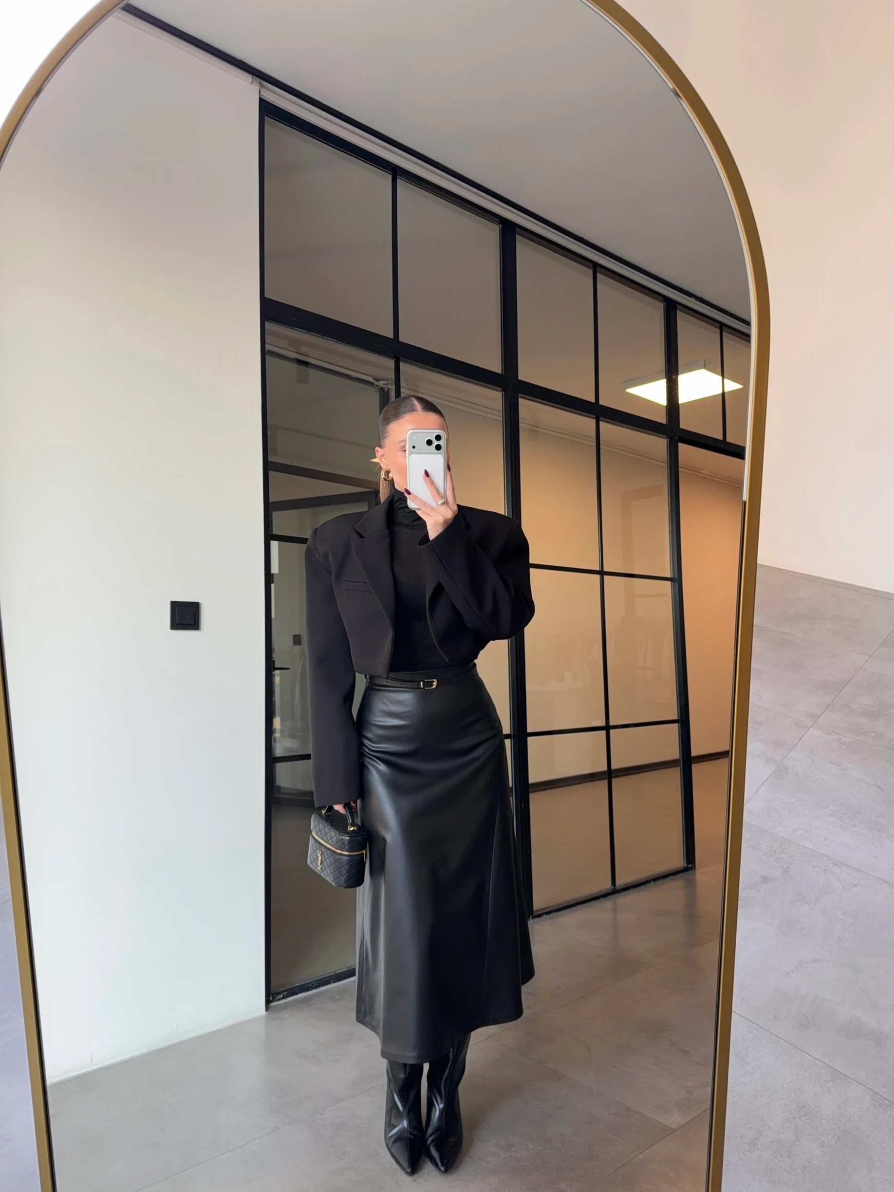 KEMERLİ MAXİ SİYAH DERİ ETEK