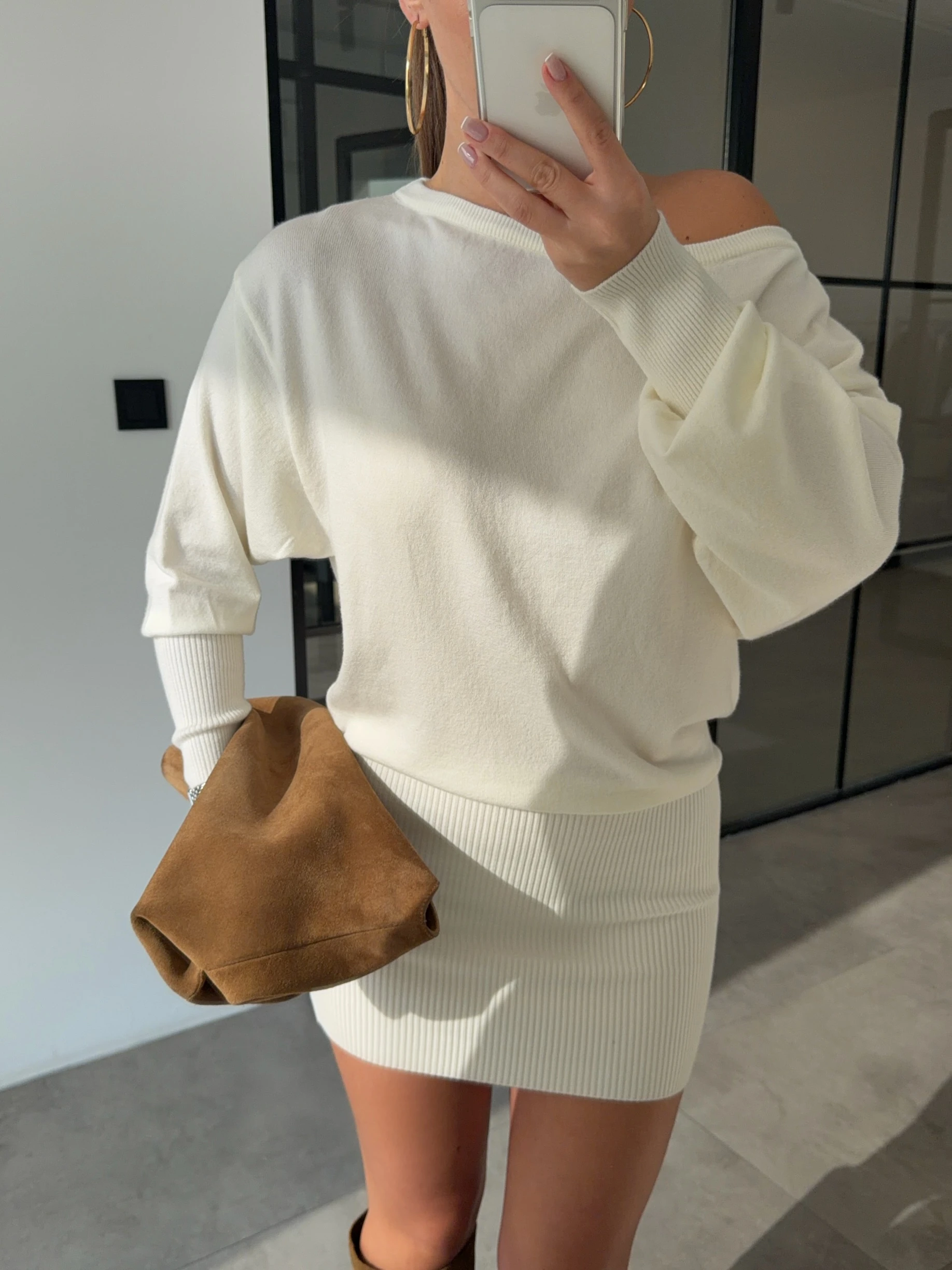 DÜŞÜK OMUZ MİNİ TRİKO ELBİSE(ÖN SİPARİŞ ÜRÜNÜDÜR TAHMİNİ KARGOYA TESLİM TARİHİ 20 ARALIK)