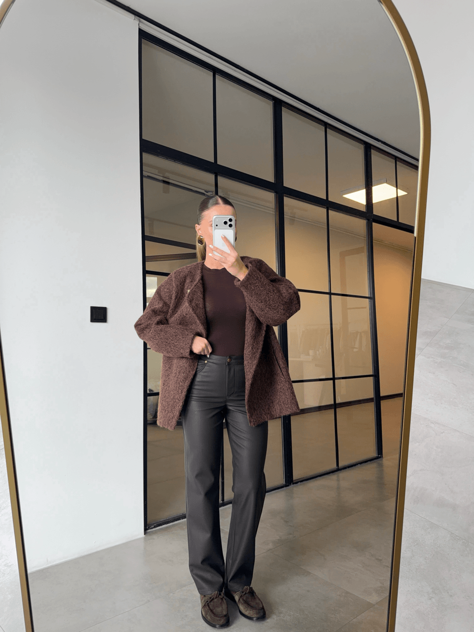 YÜKSEK BEL KOYU KAHVE DERİ PANTOLON