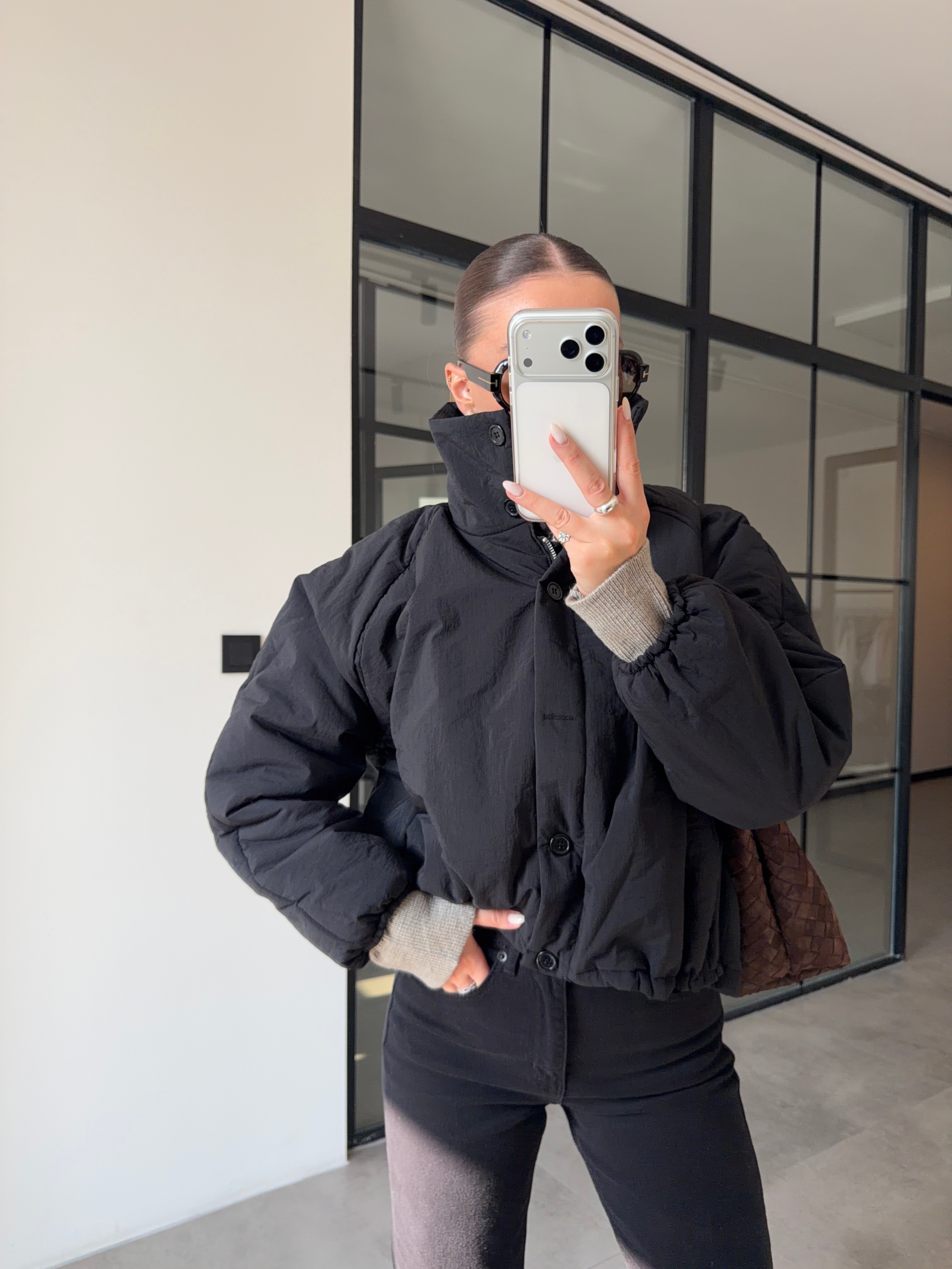 İÇİ DOLU SİYAH ŞİŞME MONT