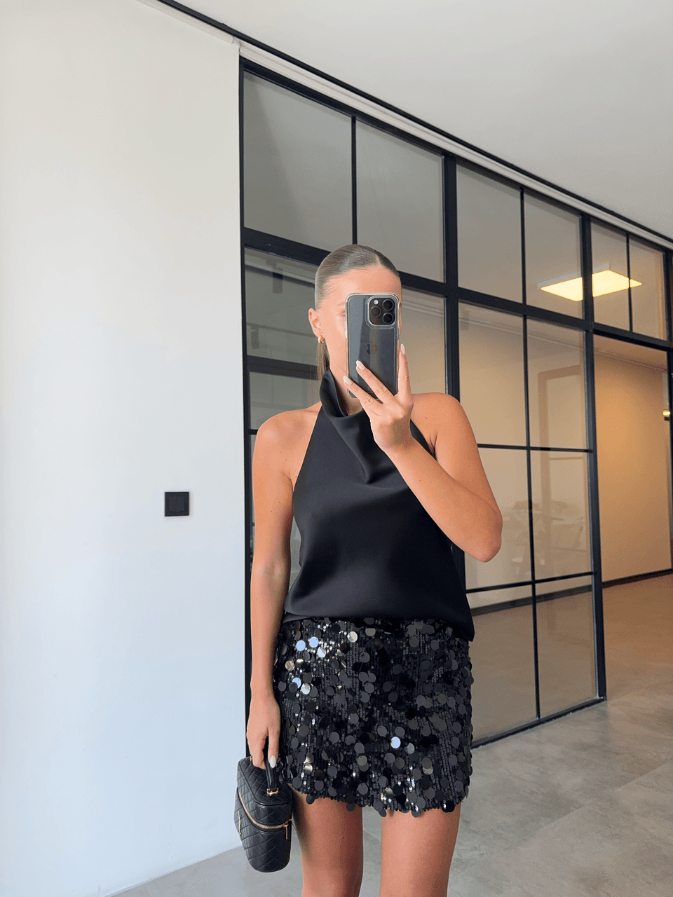 HALTER YAKA SİYAH SATEN BLUZ