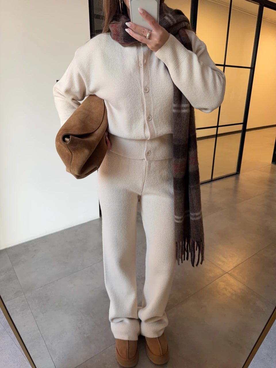 BEJ RENGİ BİSİKLET YAKA DÜĞMELİ HIRKA PANTOLON TRİKO TAKIM