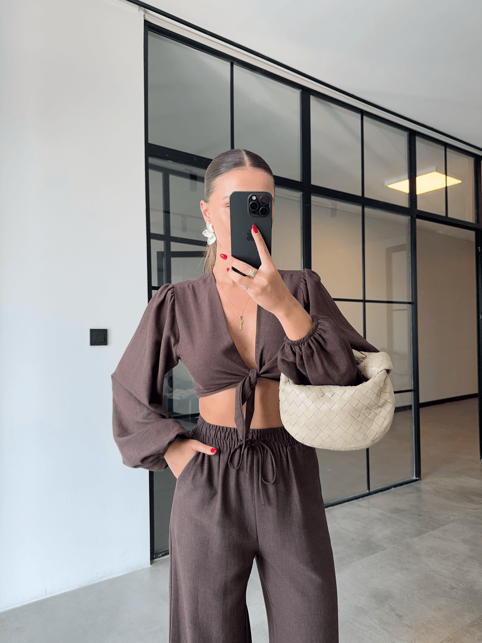 BAĞLAMALI CROP BLUZ PANTOLON KAHVERENGİ KETEN TAKIM