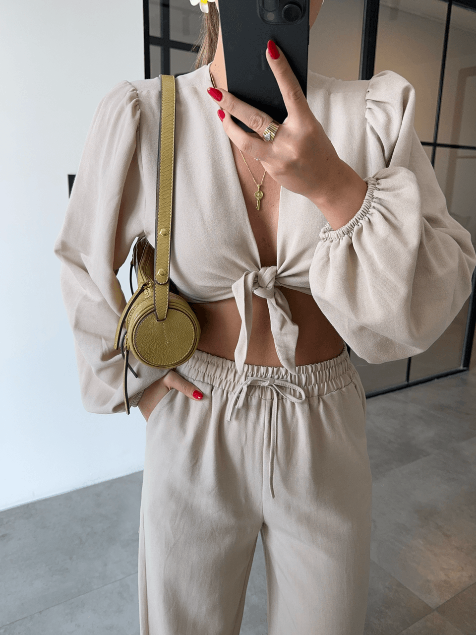 BAĞLAMALI CROP BLUZ PANTOLON BEJ RENGİ KETEN TAKIM