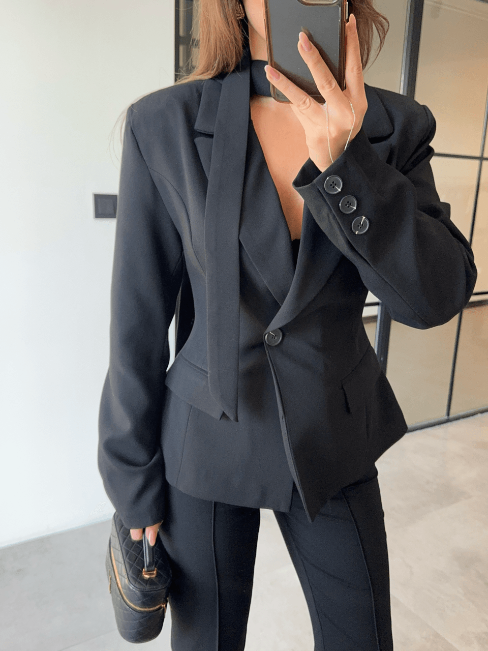 BELDEN OTURTMALI FULARLI SİYAH BLAZER CEKET