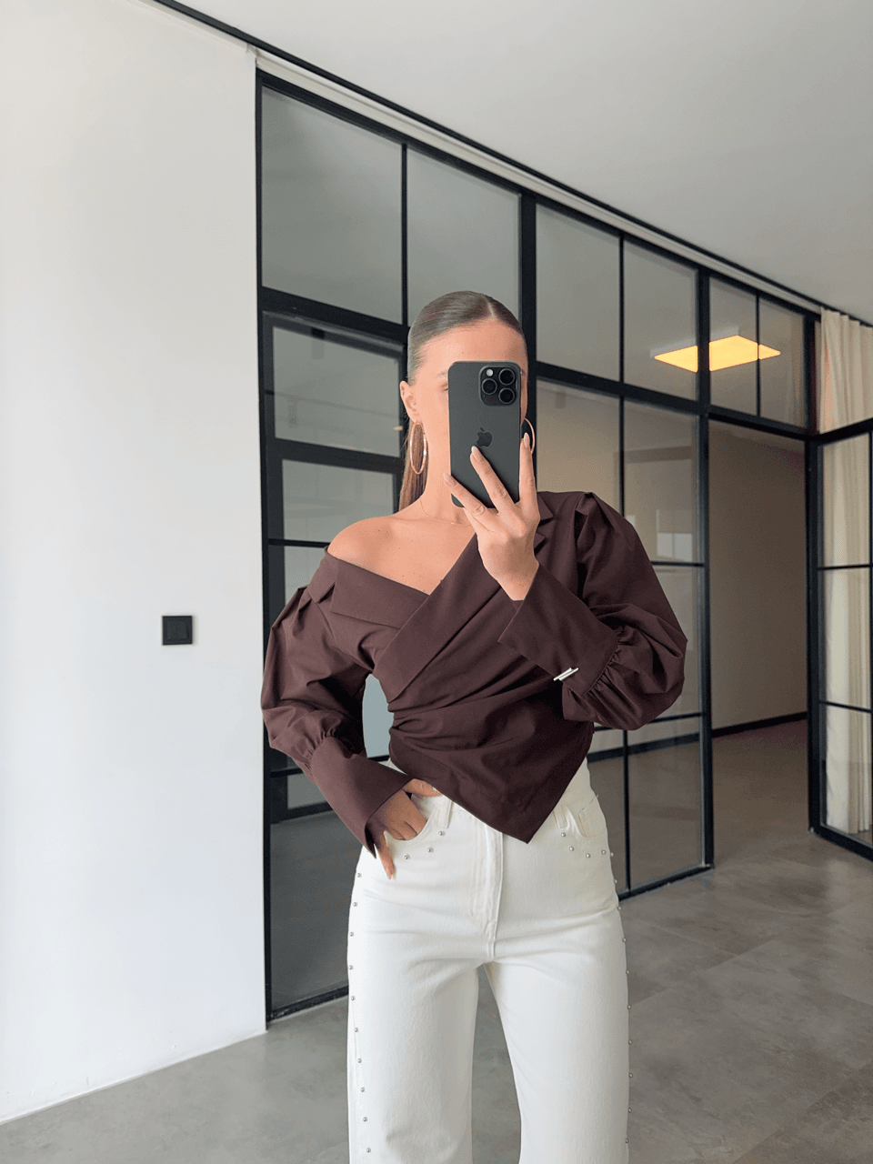 YANLARI ZIMBA DETAYLI EKRU KESİK PAÇA JEAN