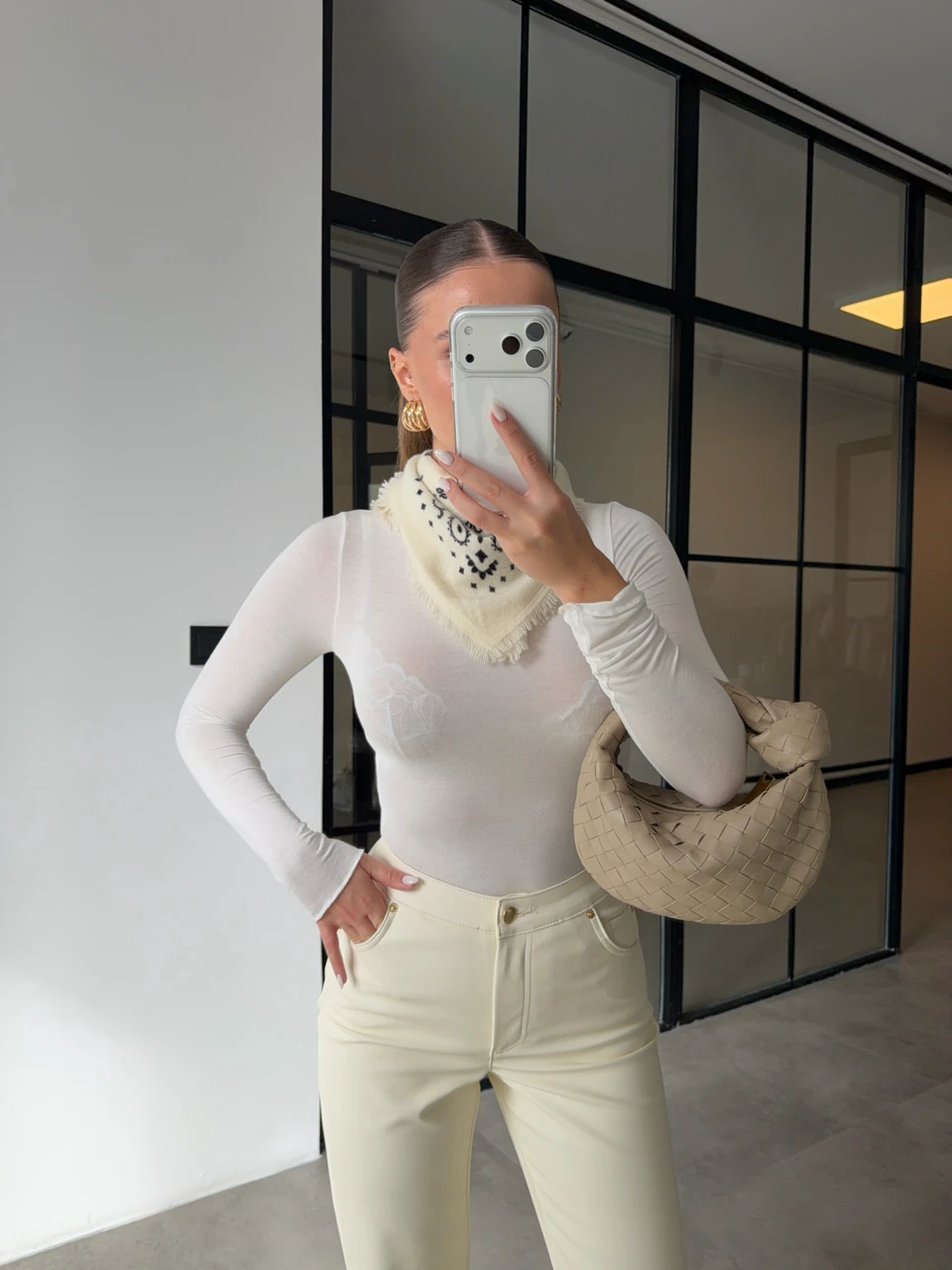 BİSİKLET YAKA EKRU TRANSPARAN T-SHİRT