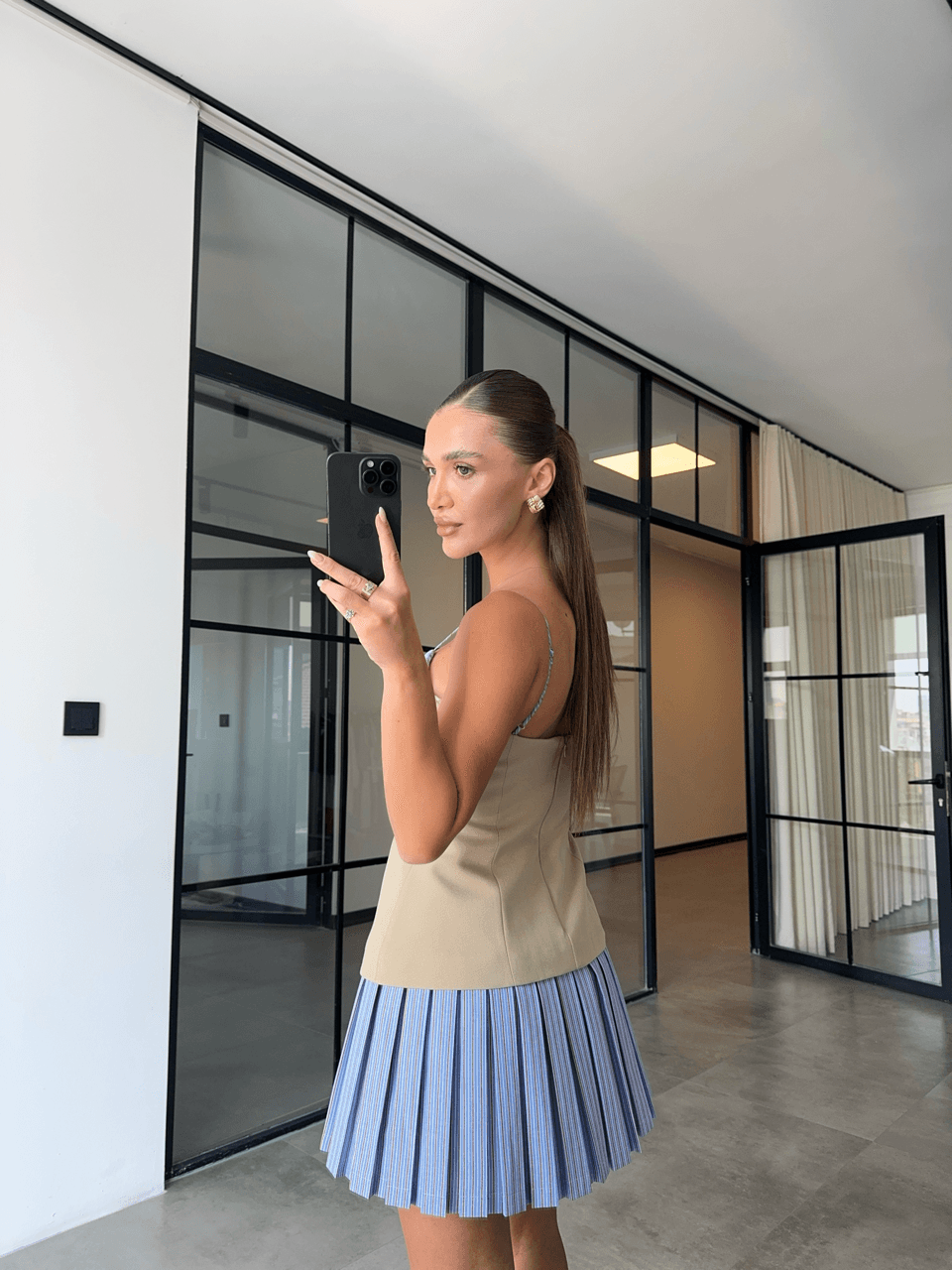 KORSE ÜSTLÜ PİLELİ ÇİZGİLİ ELBİSE