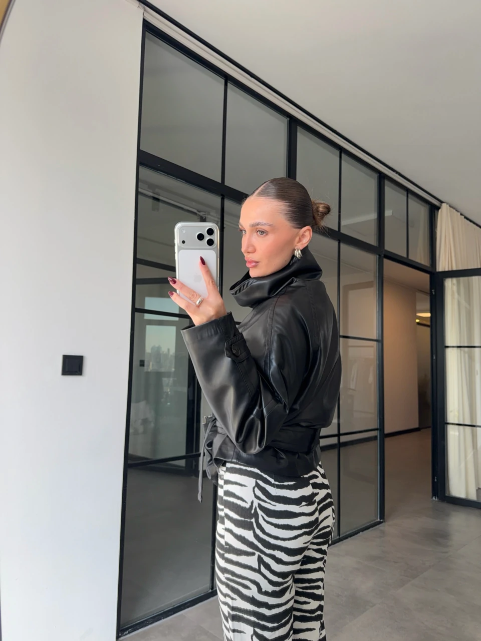 DİK YAKA DERİ KISA TRENÇKOT