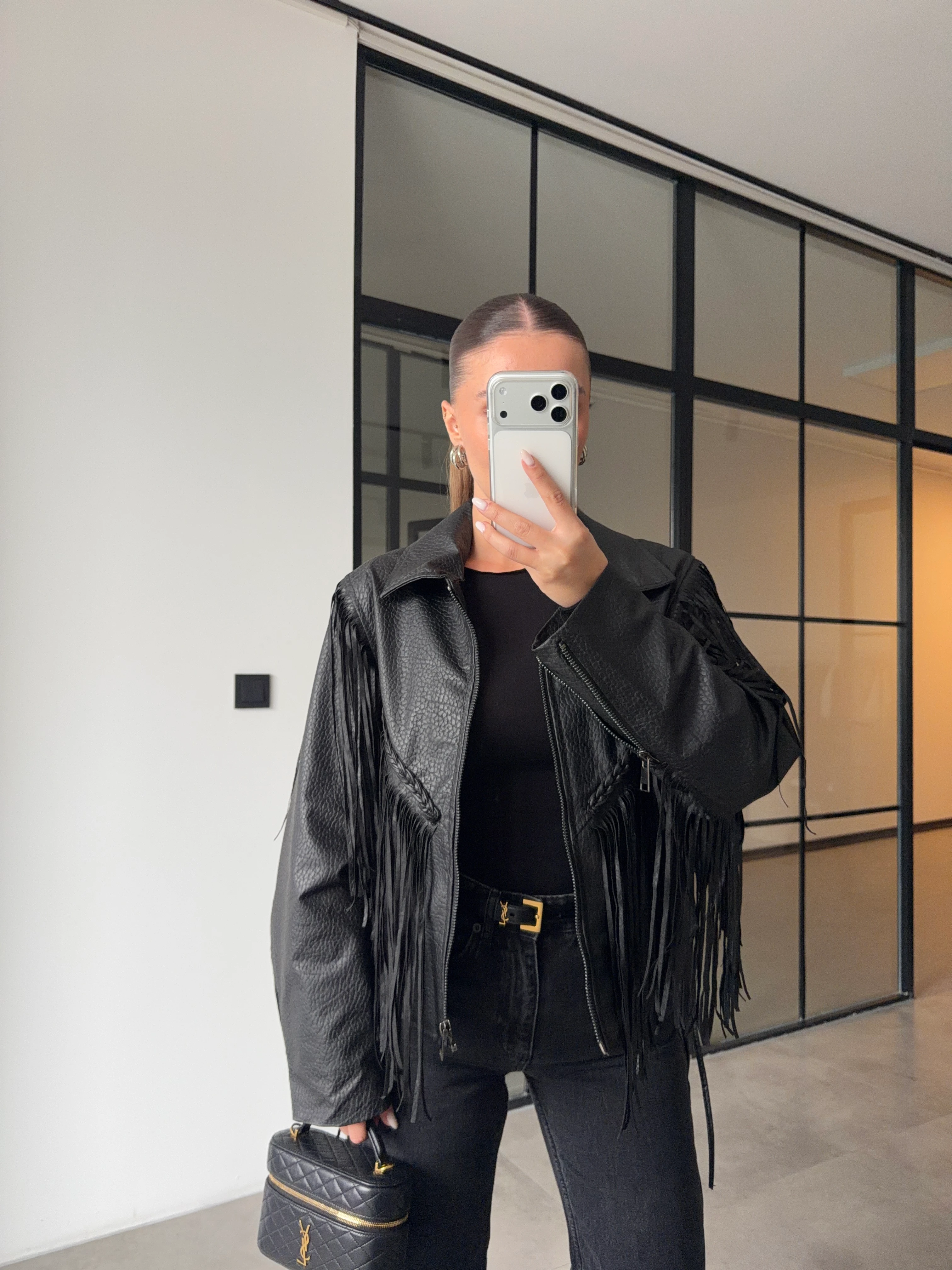 PÜSKÜLLÜ SİYAH DERİ CEKET