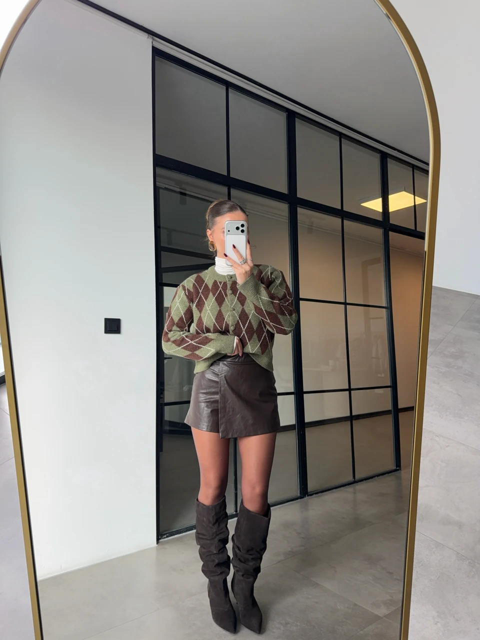 ACI KAHVE ÇAPRAZ KAPAMA DERİ ŞORT ETEK