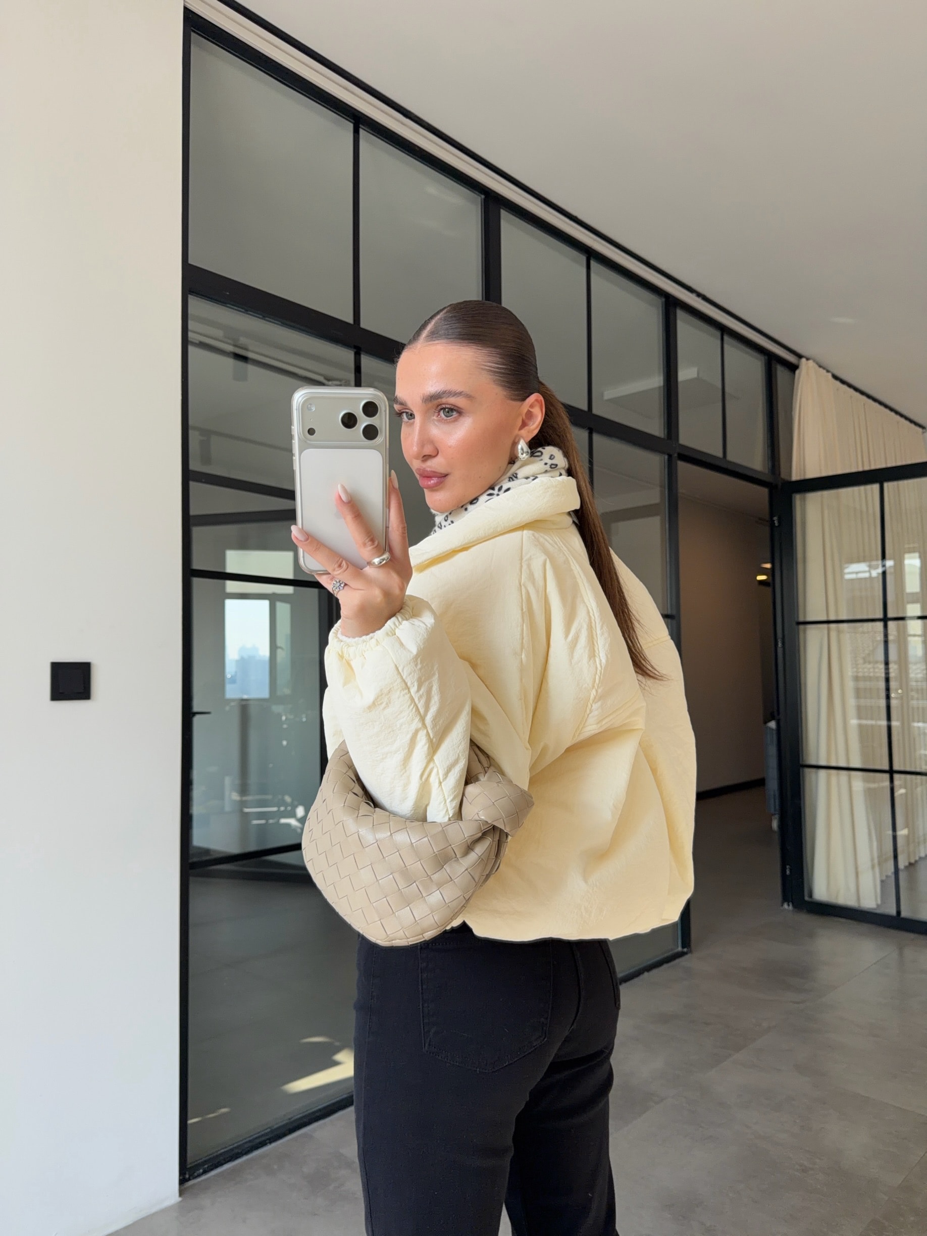 KESİK PAÇA BOYFİT SİYAH JEAN