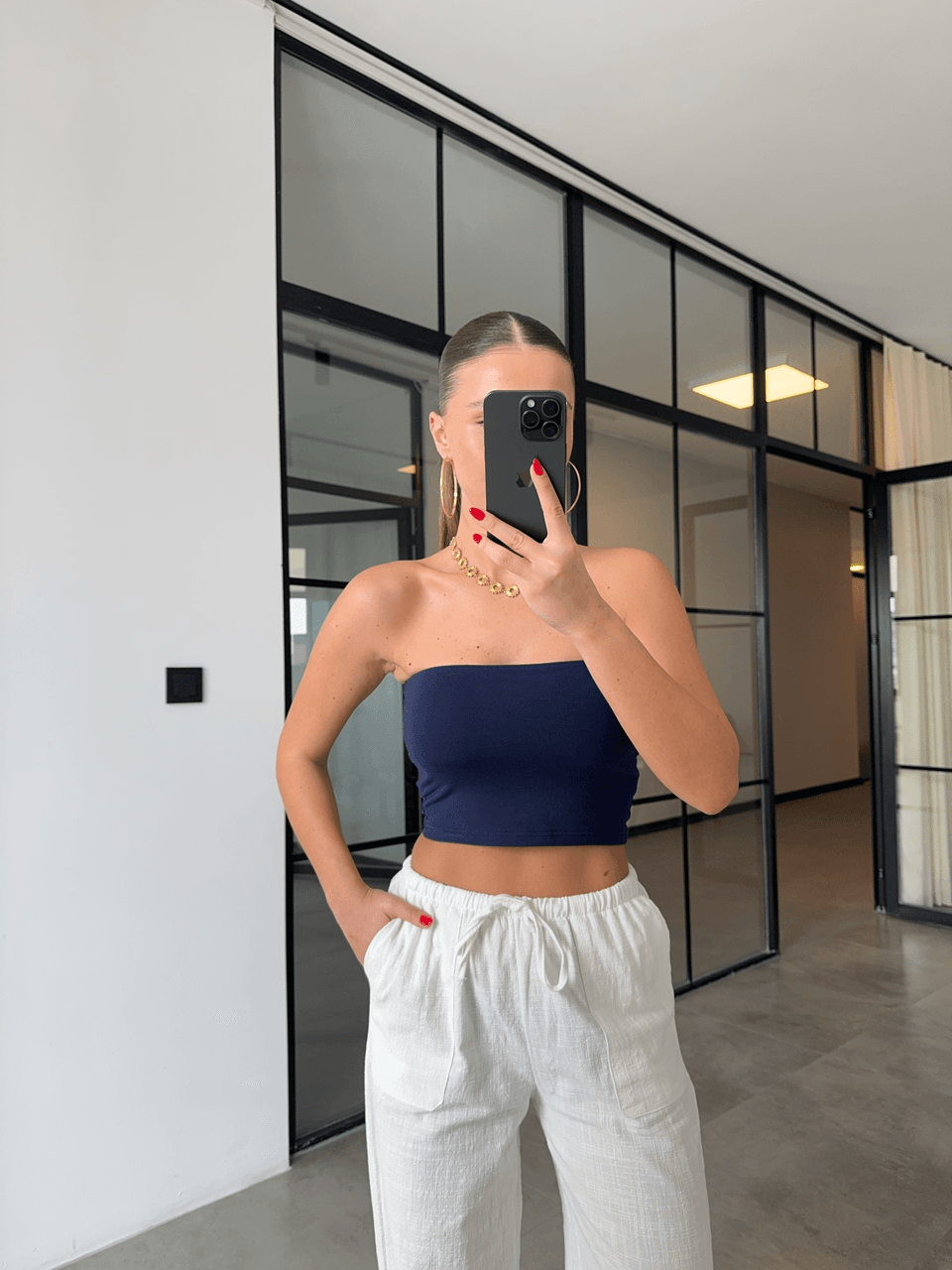 GÖĞÜS KUPLU LACİVERT STRAPLEZ CROP BLUZ