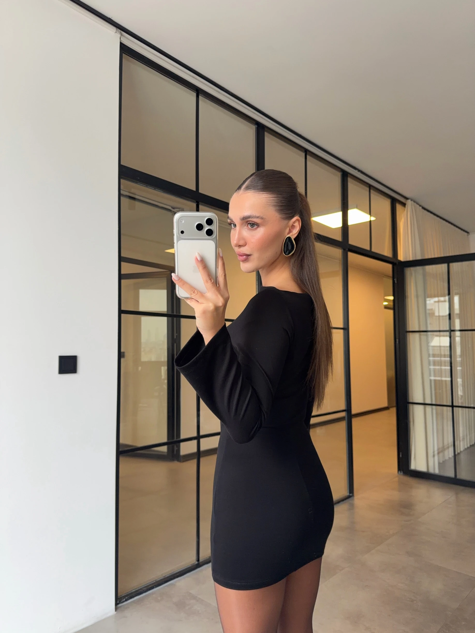 PARÇALI SİYAH MİNİ ELBİSE