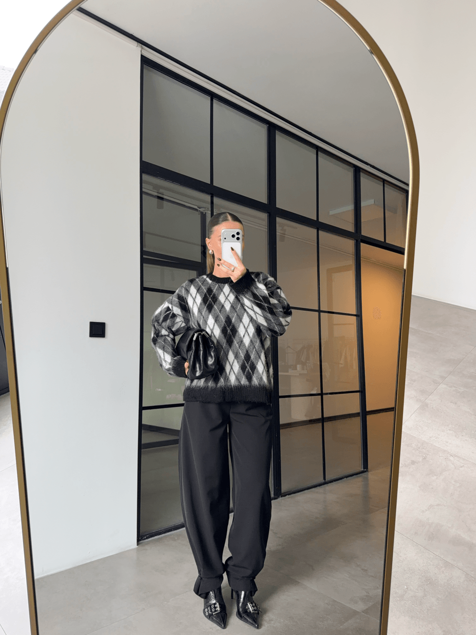 PAÇASI DÜĞME DETAYLI SİYAH PANTOLON