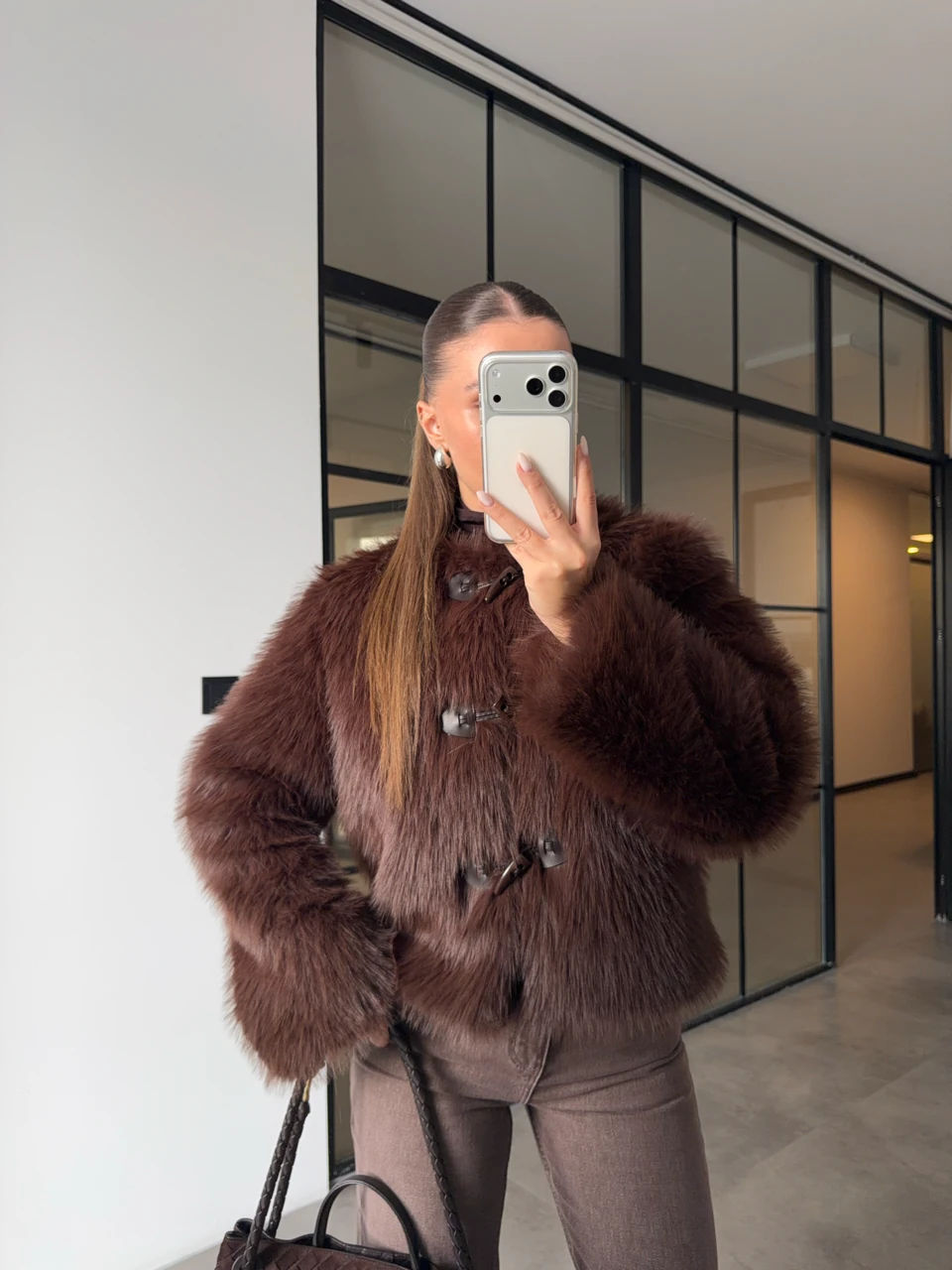 DERİ AKSESUARLI CROP KÜRK