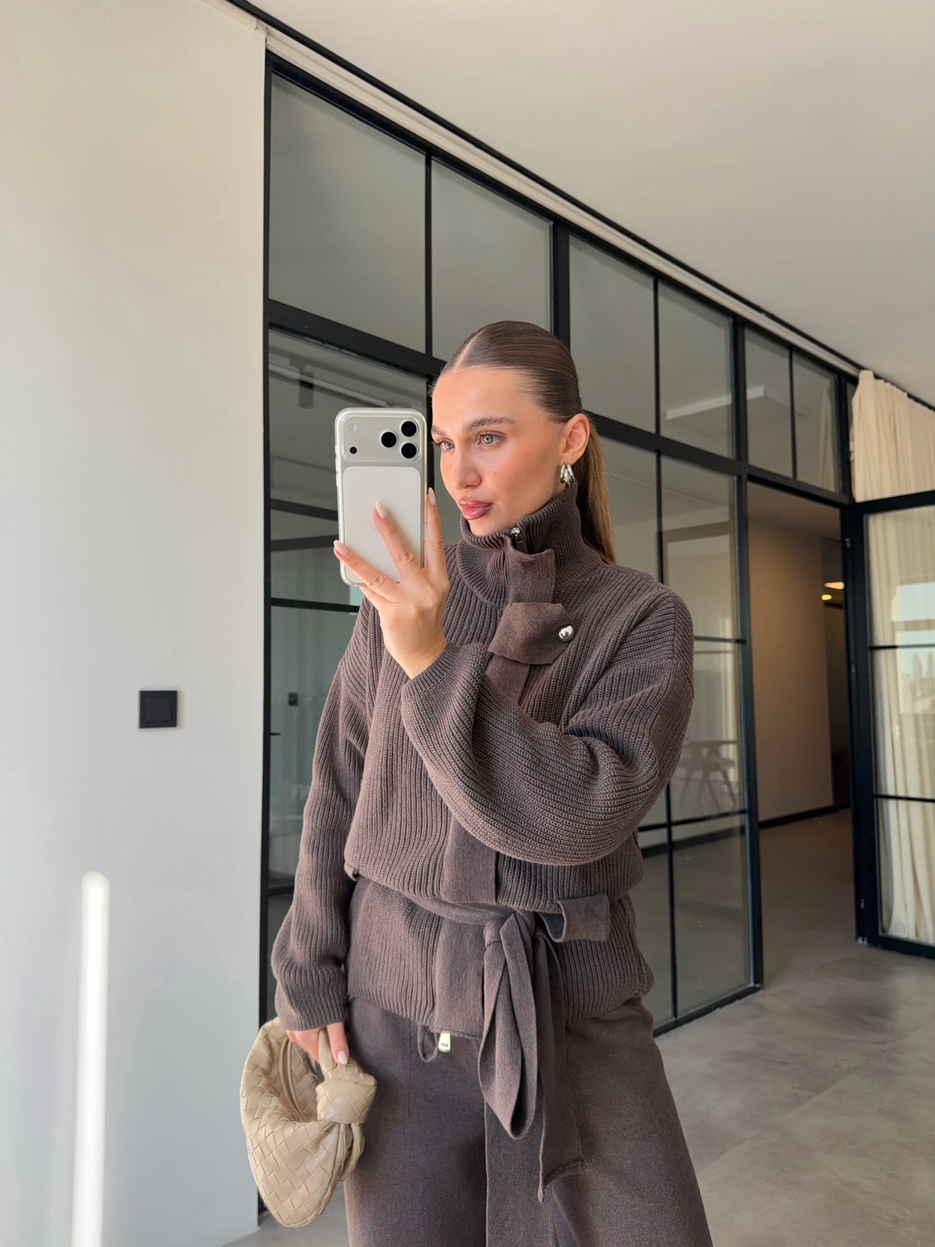 DİK YAKALI KUŞAKLI VİZON TRİKO TAKIM