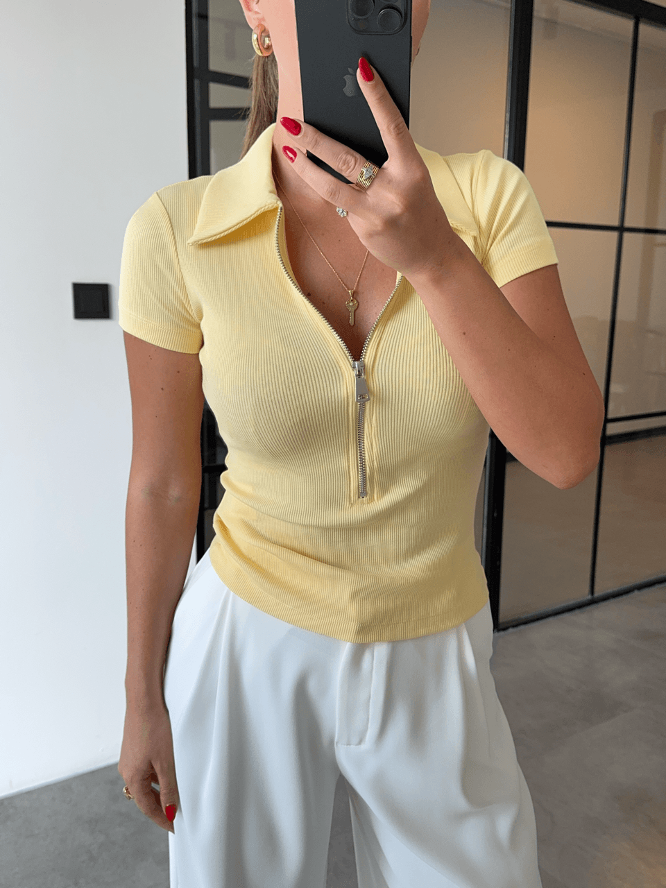 POLO YAKA FERMUARLI SARI T-SHİRT