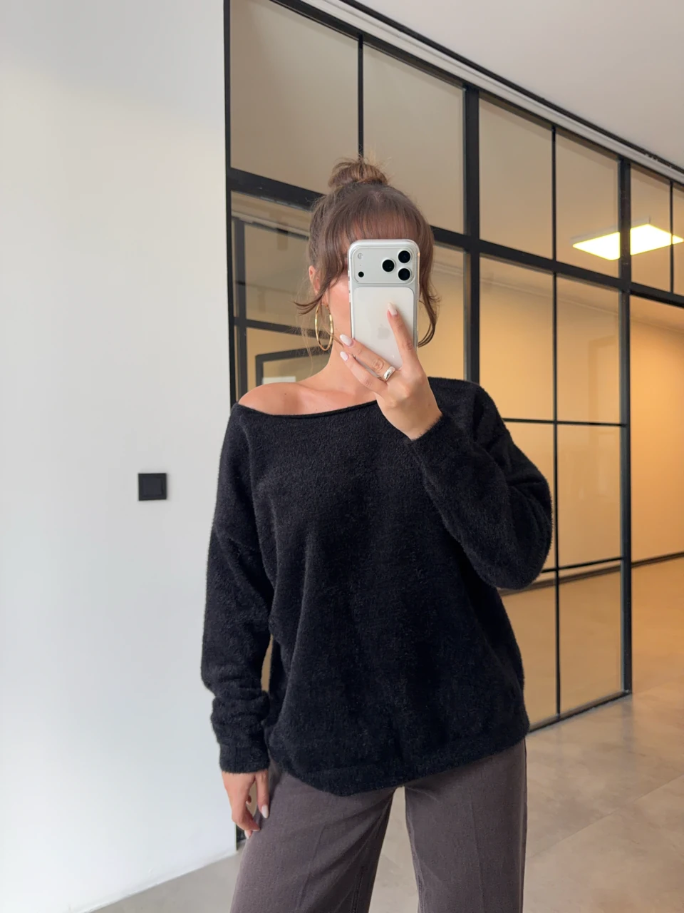 DÜŞÜK OMUZ YUMOŞ DOKULU OVERSİZE KAZAK - Siyah