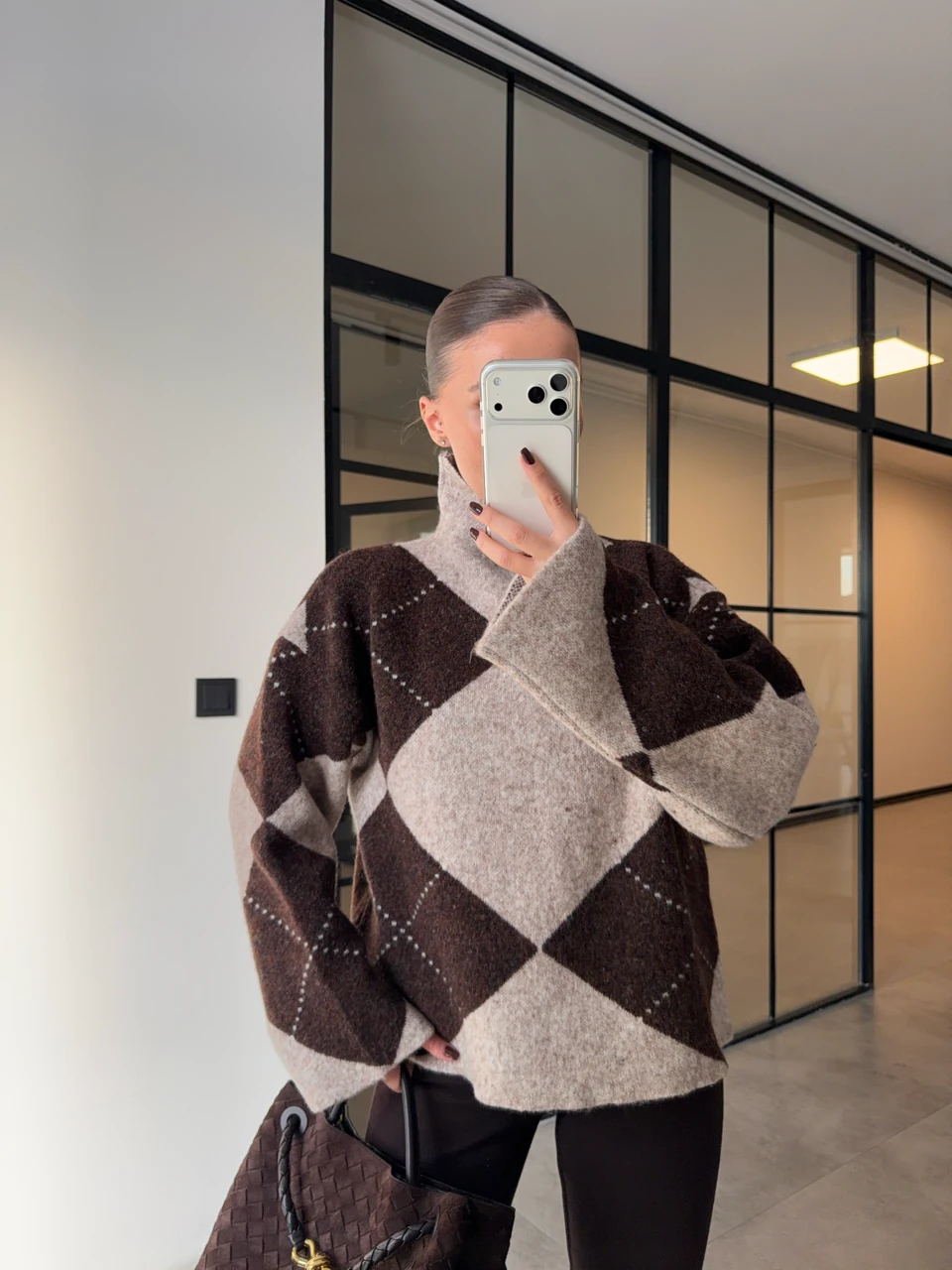 BAKLAVA DESENLİ DİK YAKA KAZAK - Kahverengi