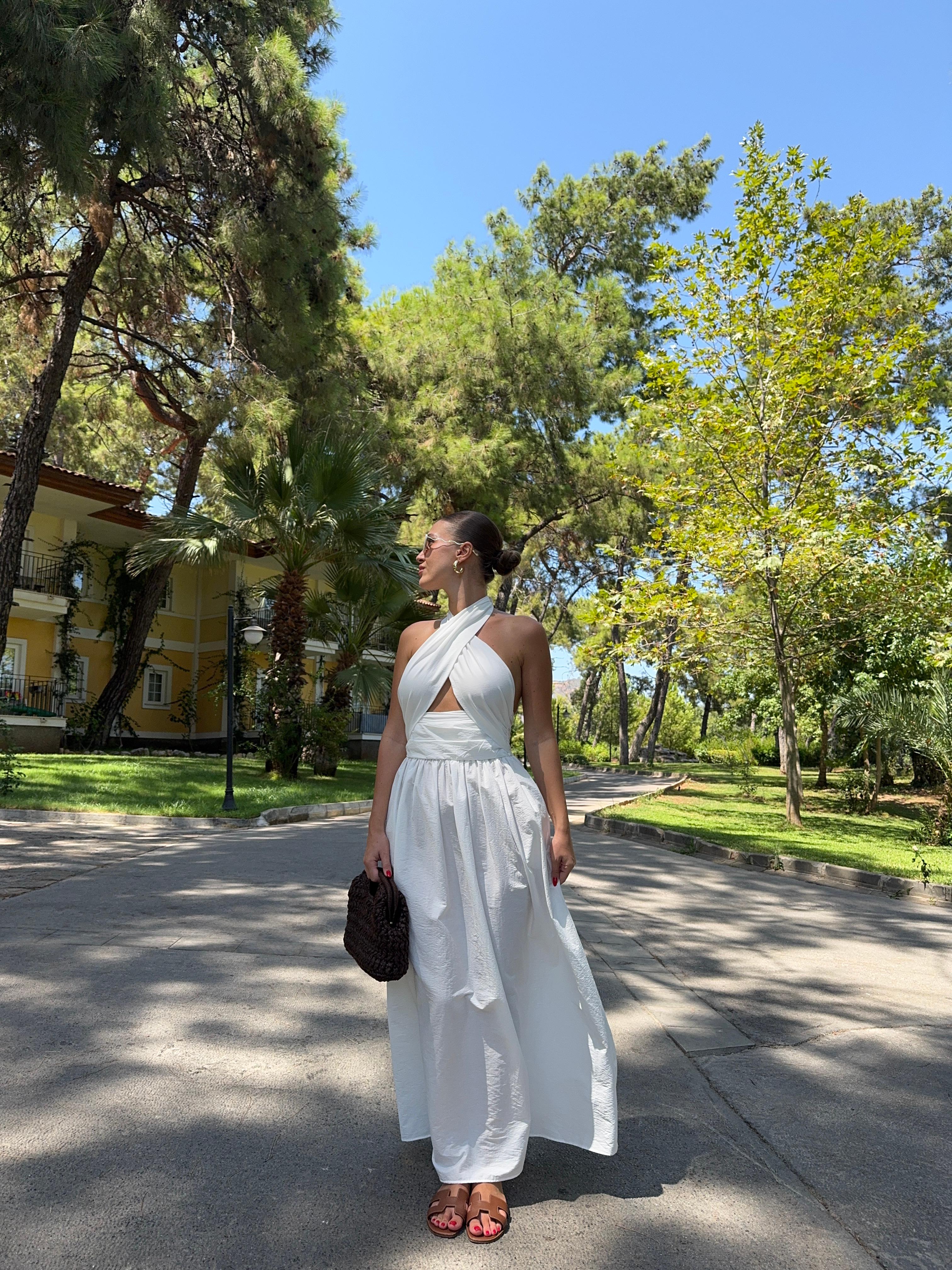 BOYUNDAN BAĞLAMALI MAXİ BEYAZ ELBİSE
