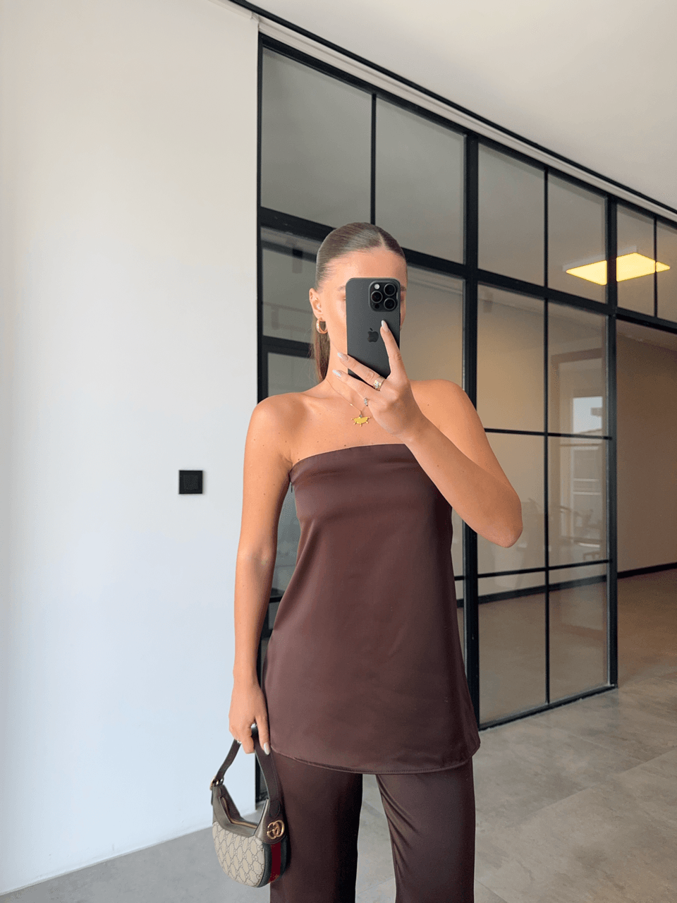 KAHVERENGİ SATEN STRAPLEZ BLUZ PANTOLON TAKIM
